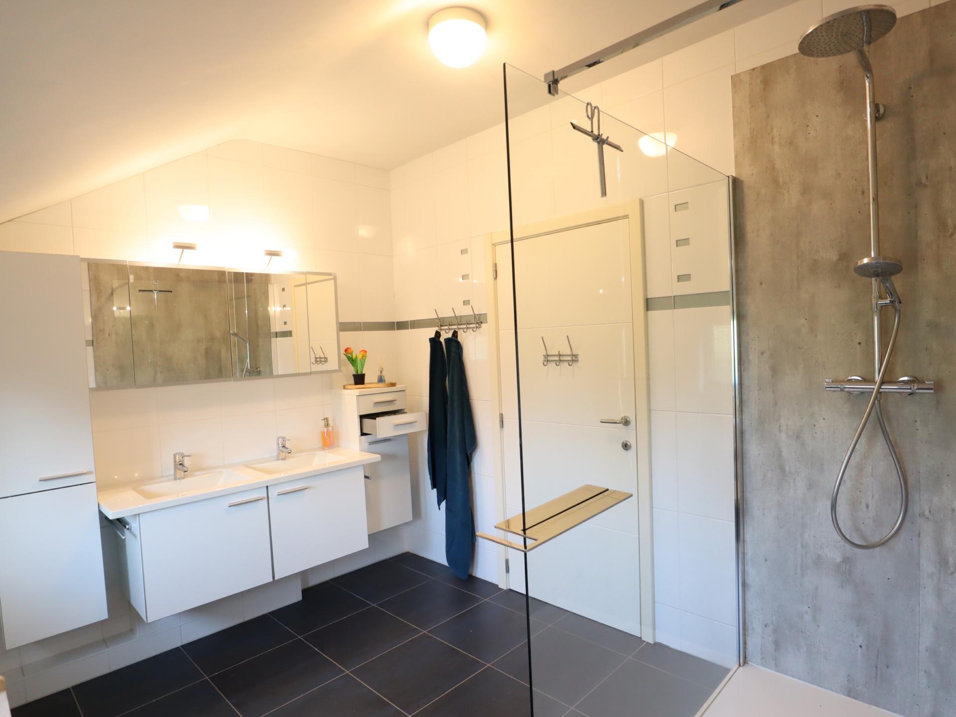 Moderne groepswoning voor 14 personen met sauna en speelruimte in Houffalize - foto 13