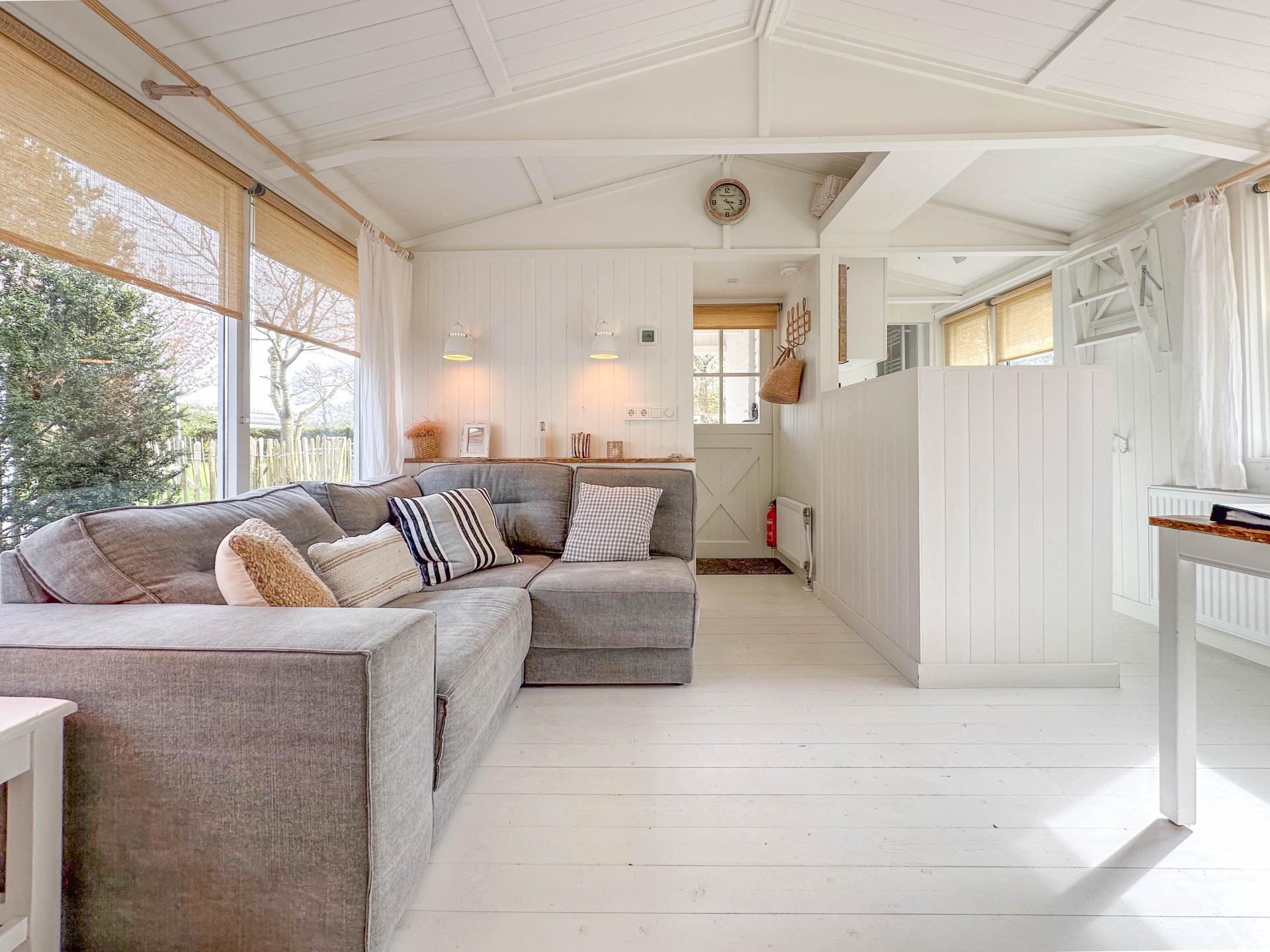Design strandhuisje met omheinde tuin op autovrij park in Callantsoog - foto 3