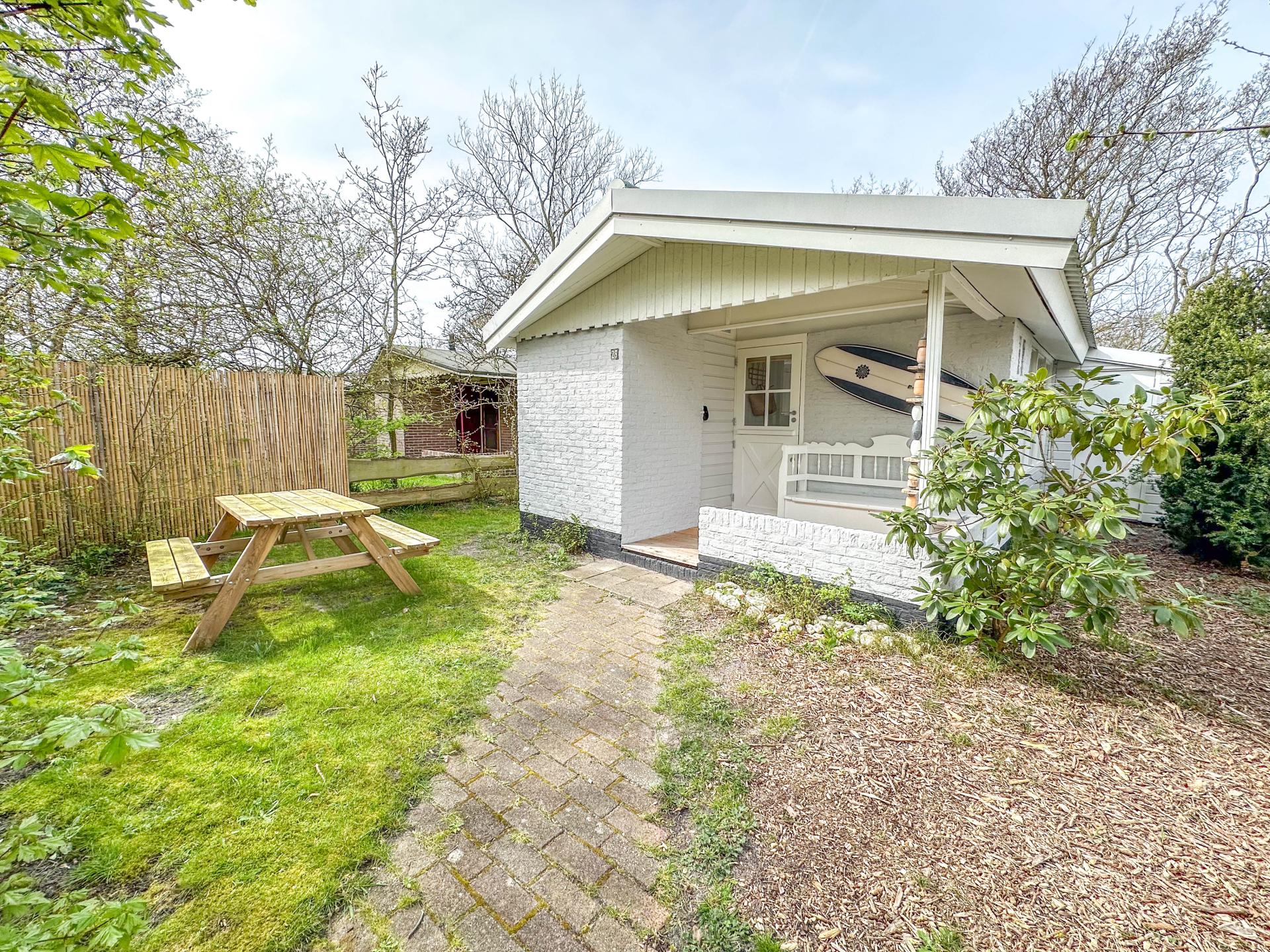 Design strandhuisje met omheinde tuin op autovrij park in Callantsoog - foto 2