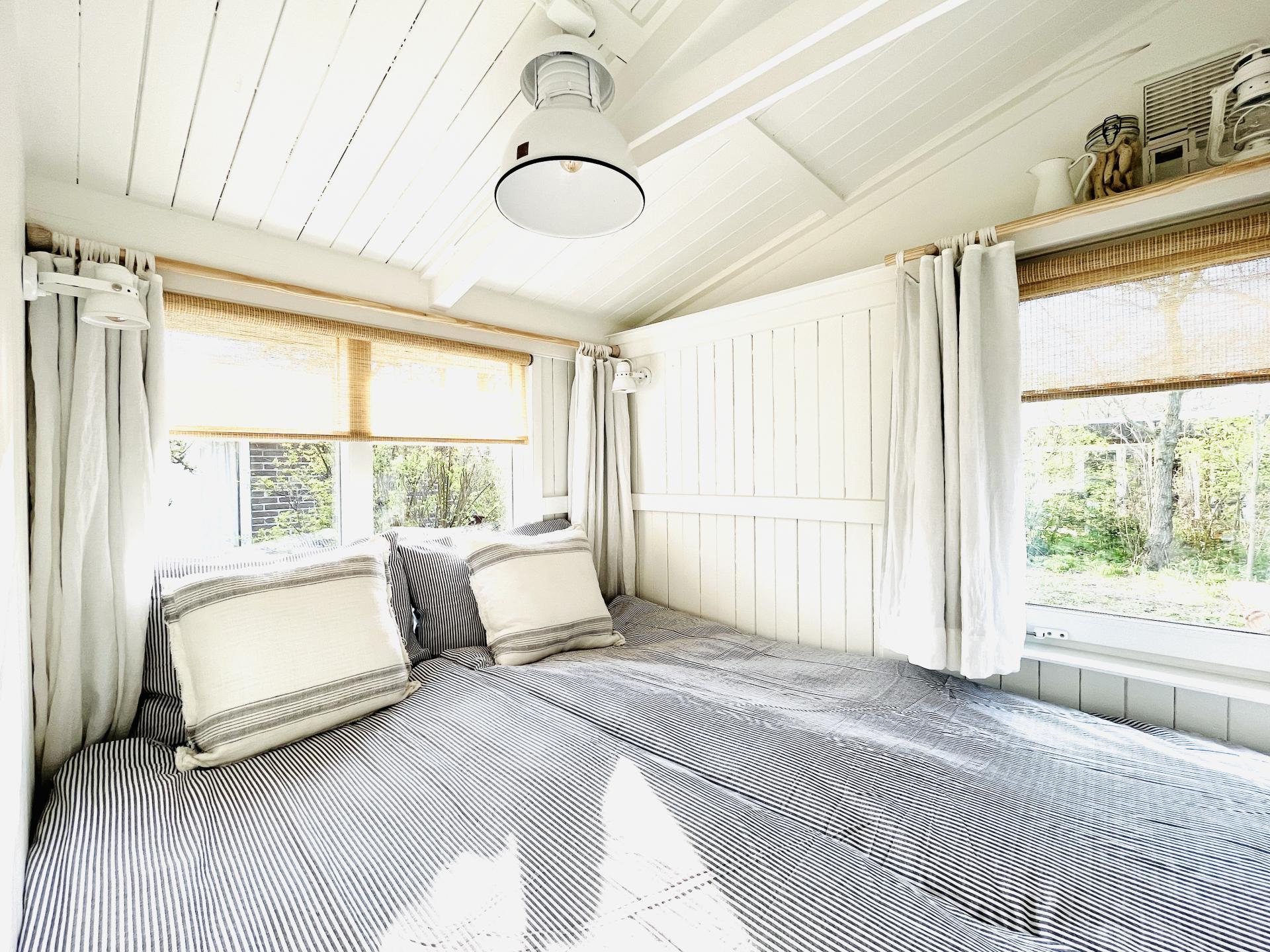 Design strandhuisje met omheinde tuin op autovrij park in Callantsoog - foto 13