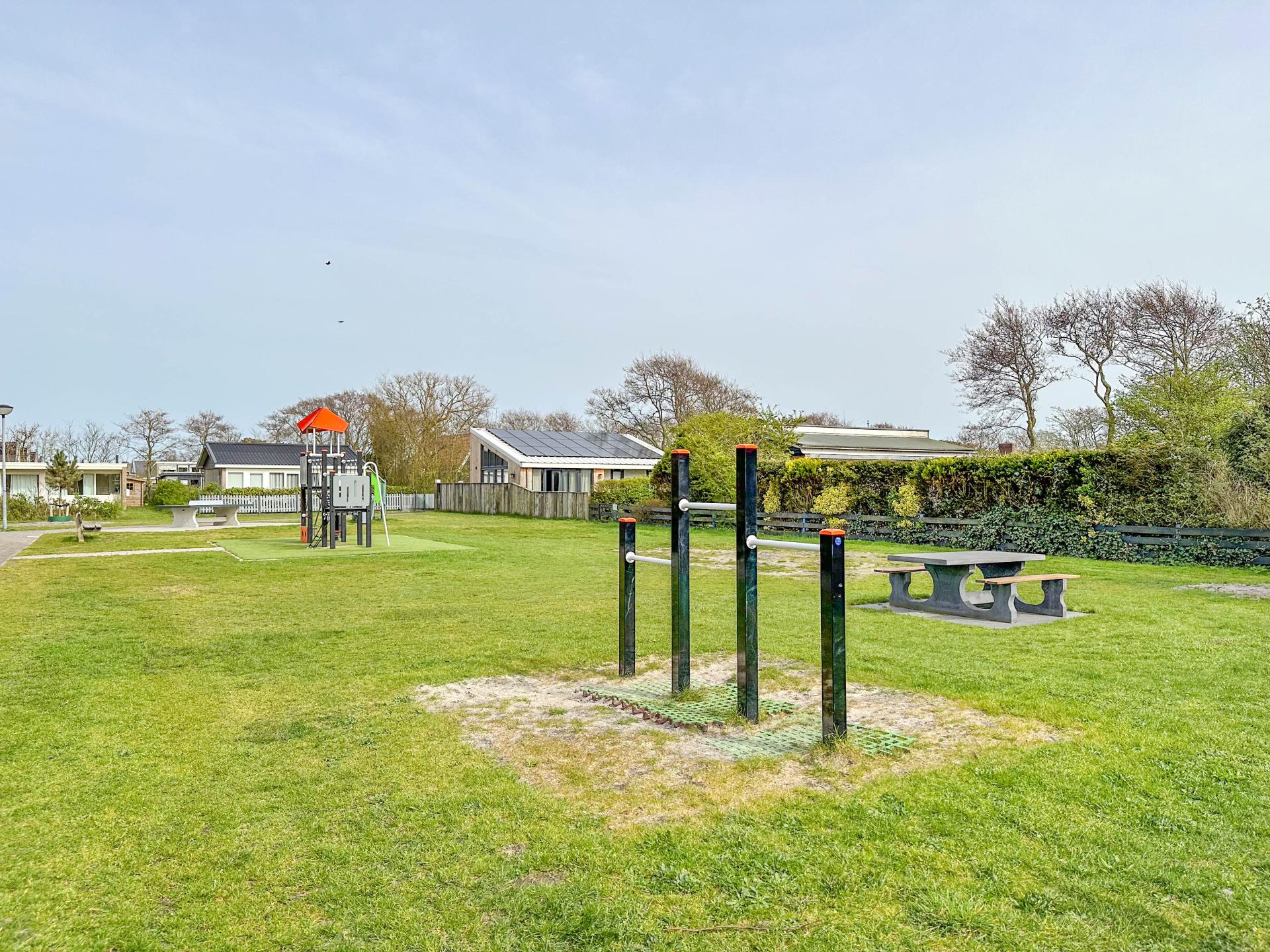 Design strandhuisje met omheinde tuin op autovrij park in Callantsoog - foto 36