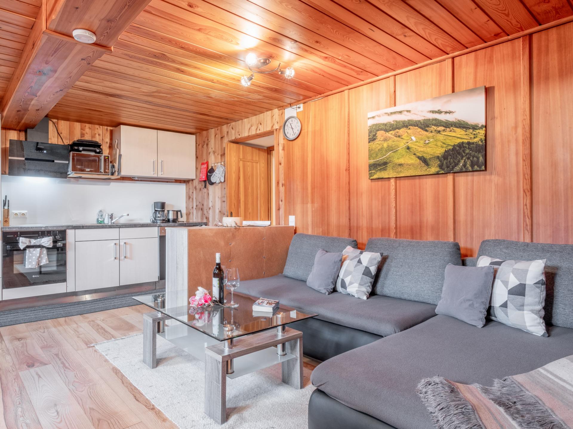 Ruim appartement voor 15 personen op werkende boerderij, vlakbij de skilift - foto 40