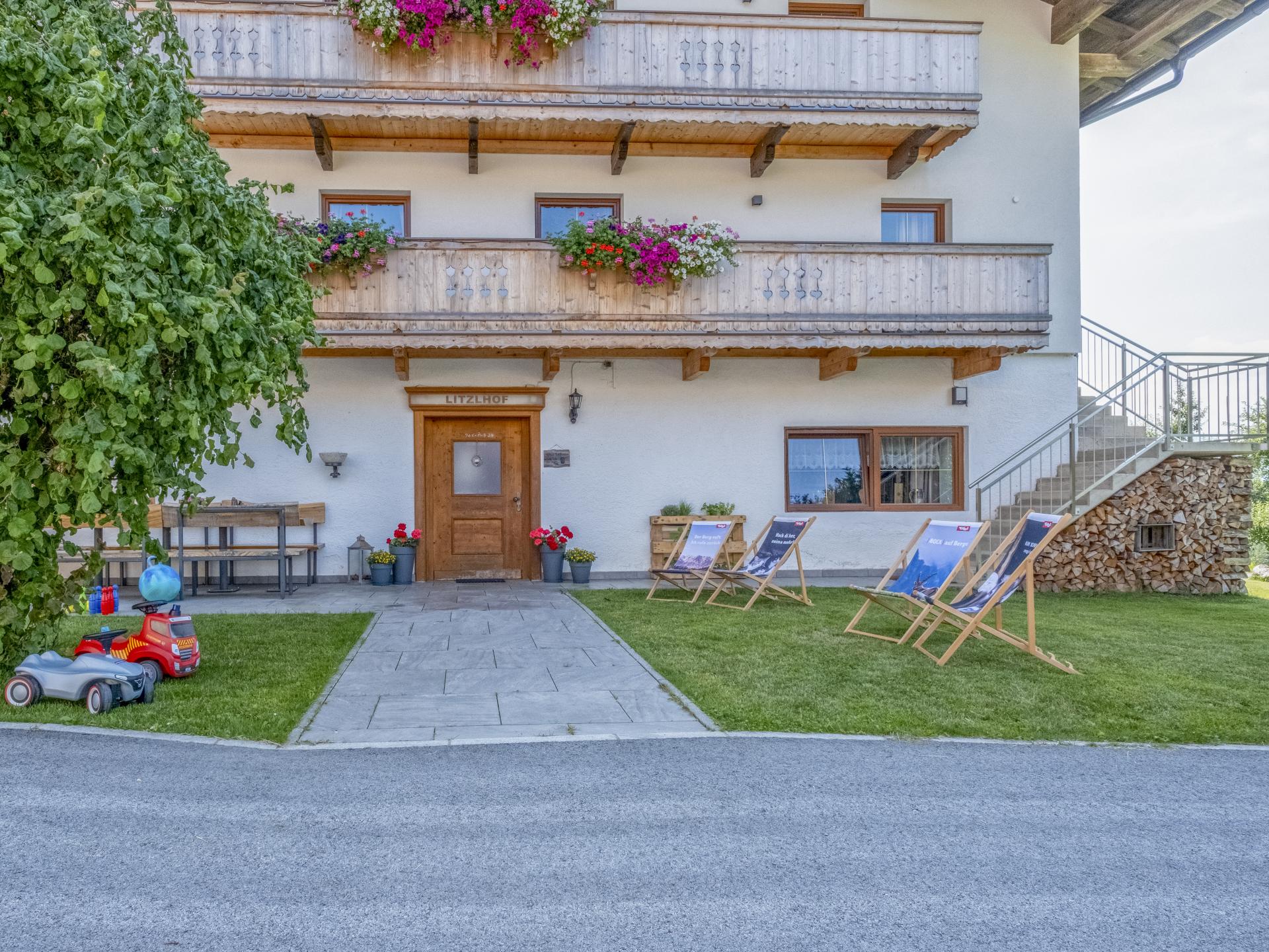 Ruim appartement voor 15 personen op werkende boerderij, vlakbij de skilift - foto 48