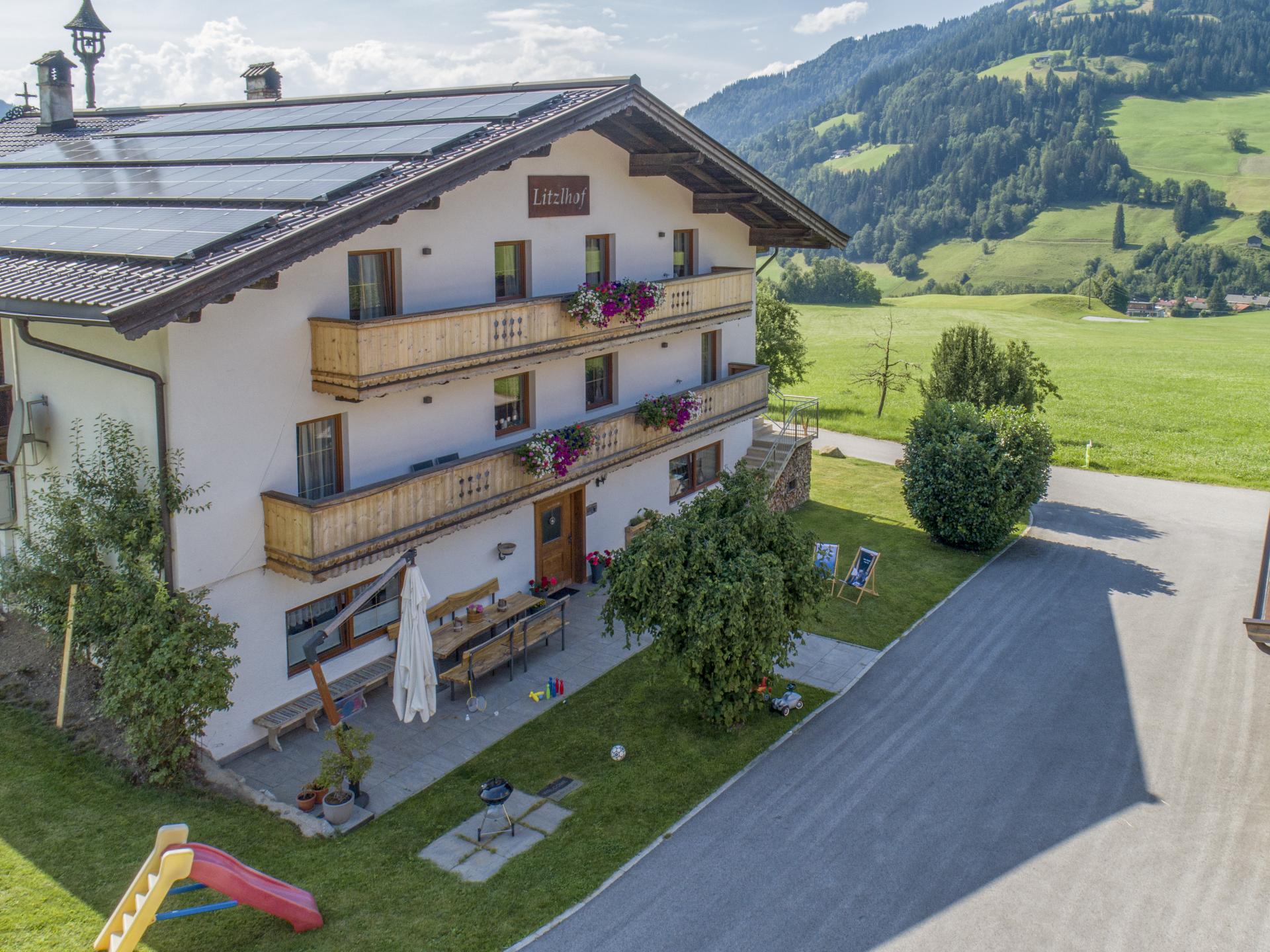 Ruim appartement voor 15 personen op werkende boerderij, vlakbij de skilift - foto 45