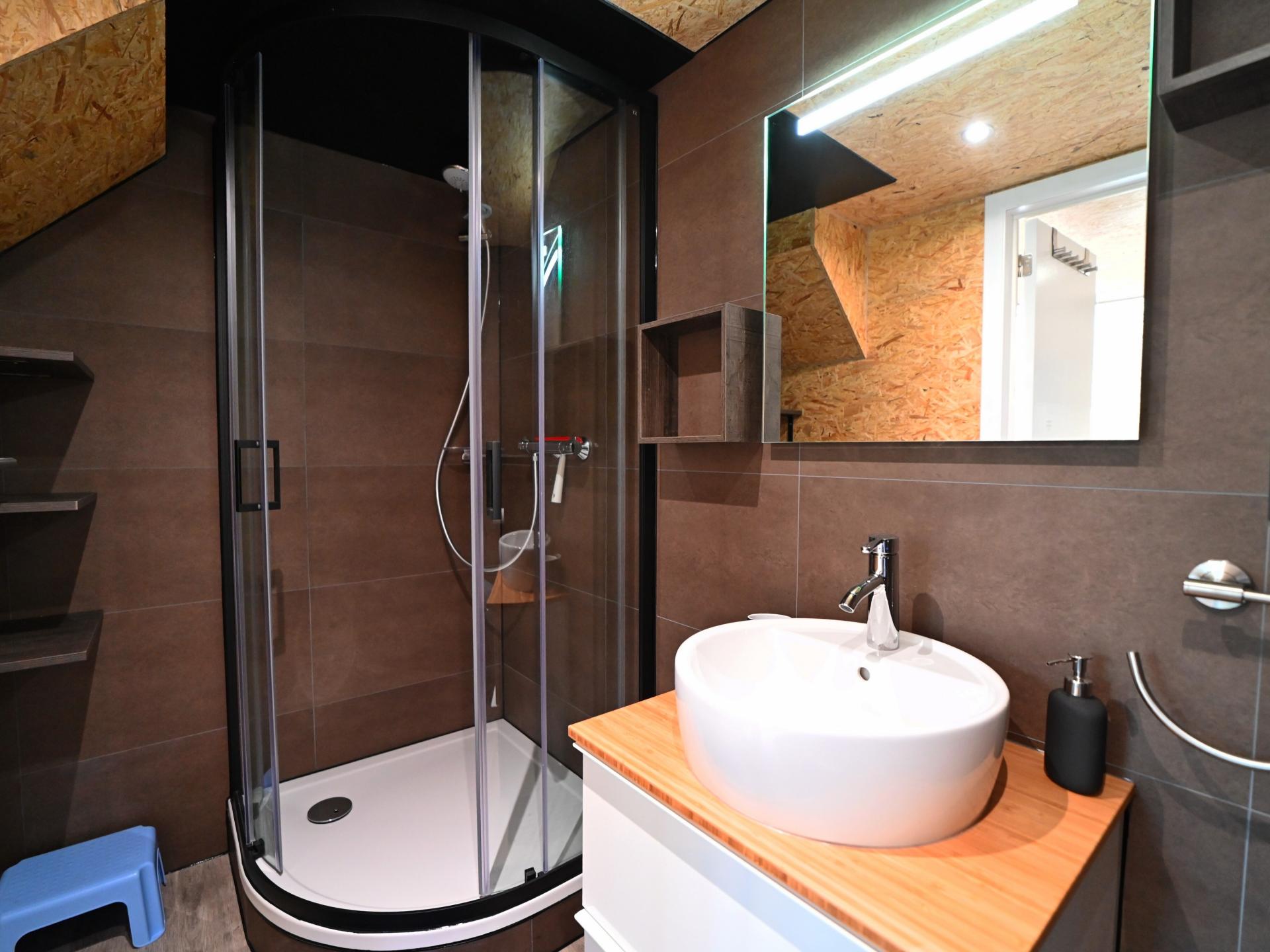 Vrijstaand ecovriendelijk vakantiehuis met hottub in Durbuy - foto 11