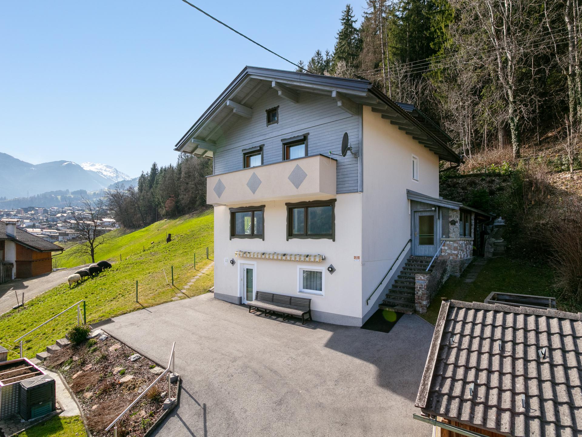 Vrijstaand vakantiehuis in Fügen met 4 slaapkamers op 300m van de skilift - foto 1