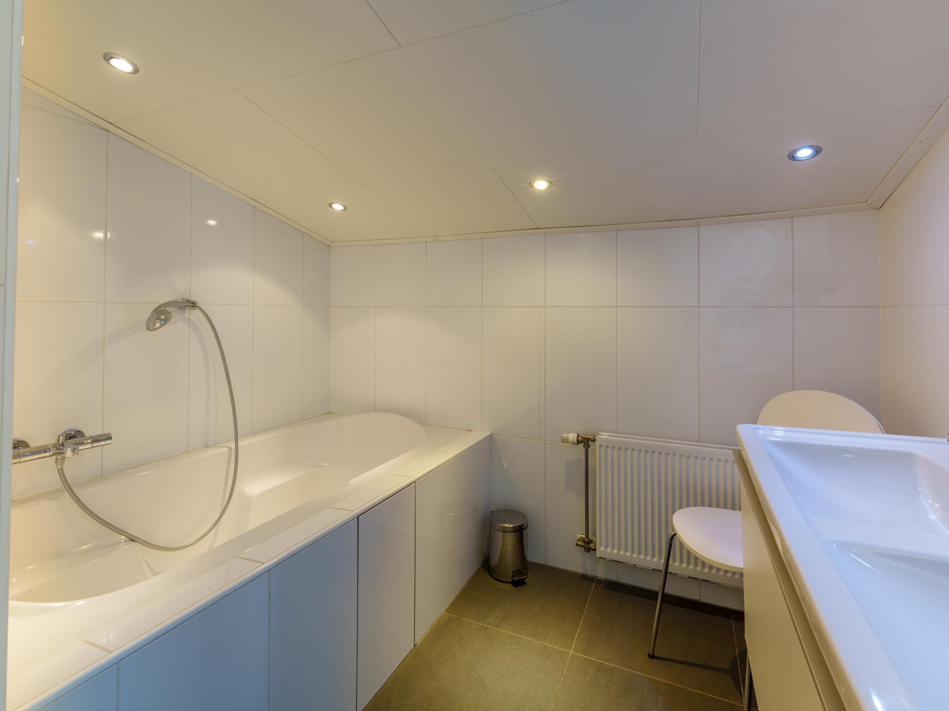 Groepswoning 't Grootenhuis: sauna, zwemspa en speelparadijs in Olst - foto 32