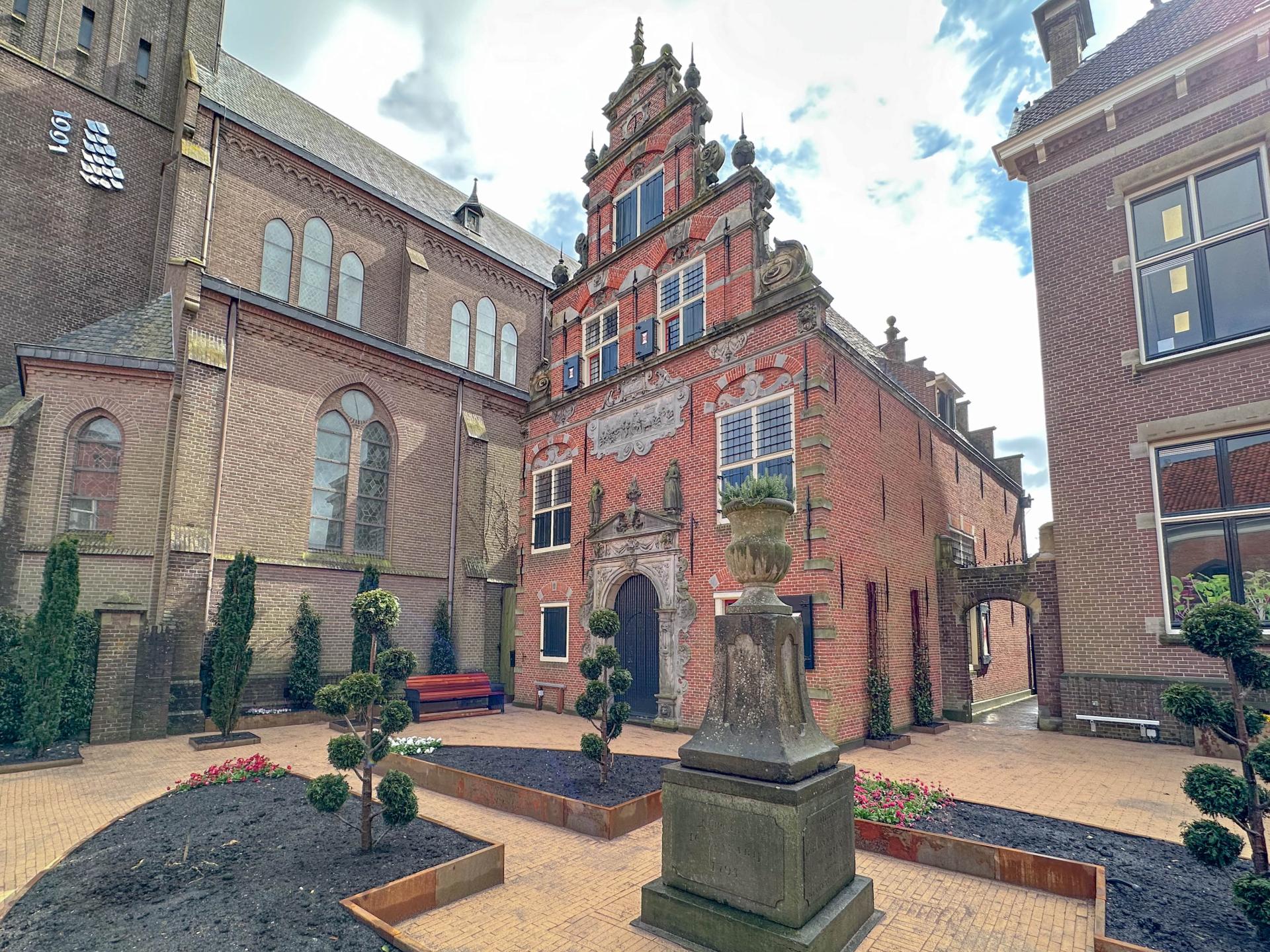Historisch weeshuis in hartje Enkhuizen – unieke groepsaccommodatie voor 14 personen - foto 2
