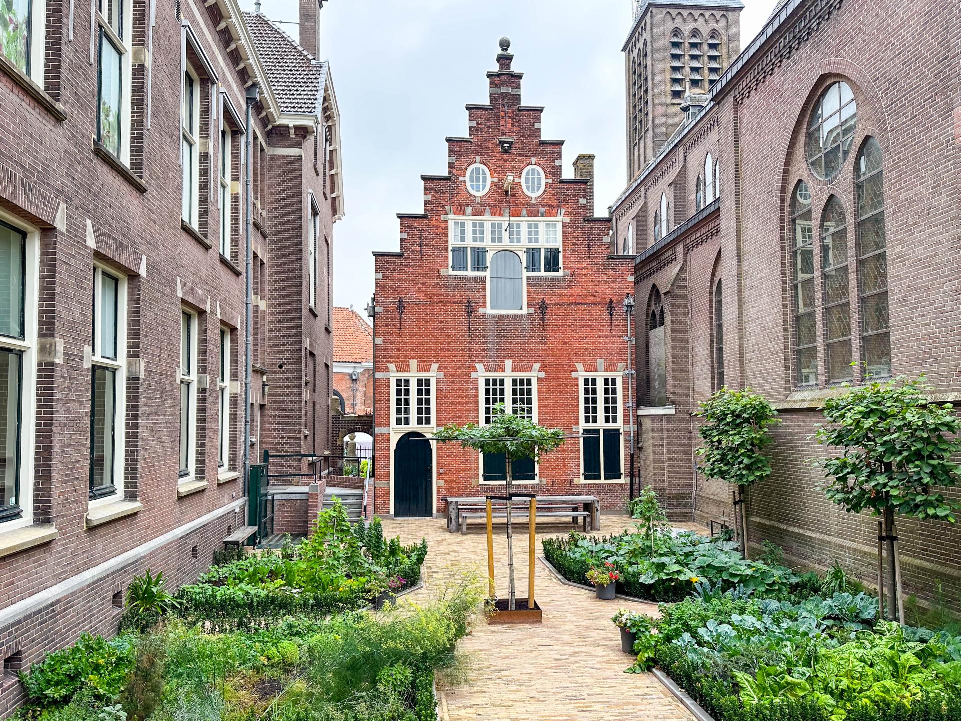 Historisch weeshuis in hartje Enkhuizen – unieke groepsaccommodatie voor 14 personen - foto 39
