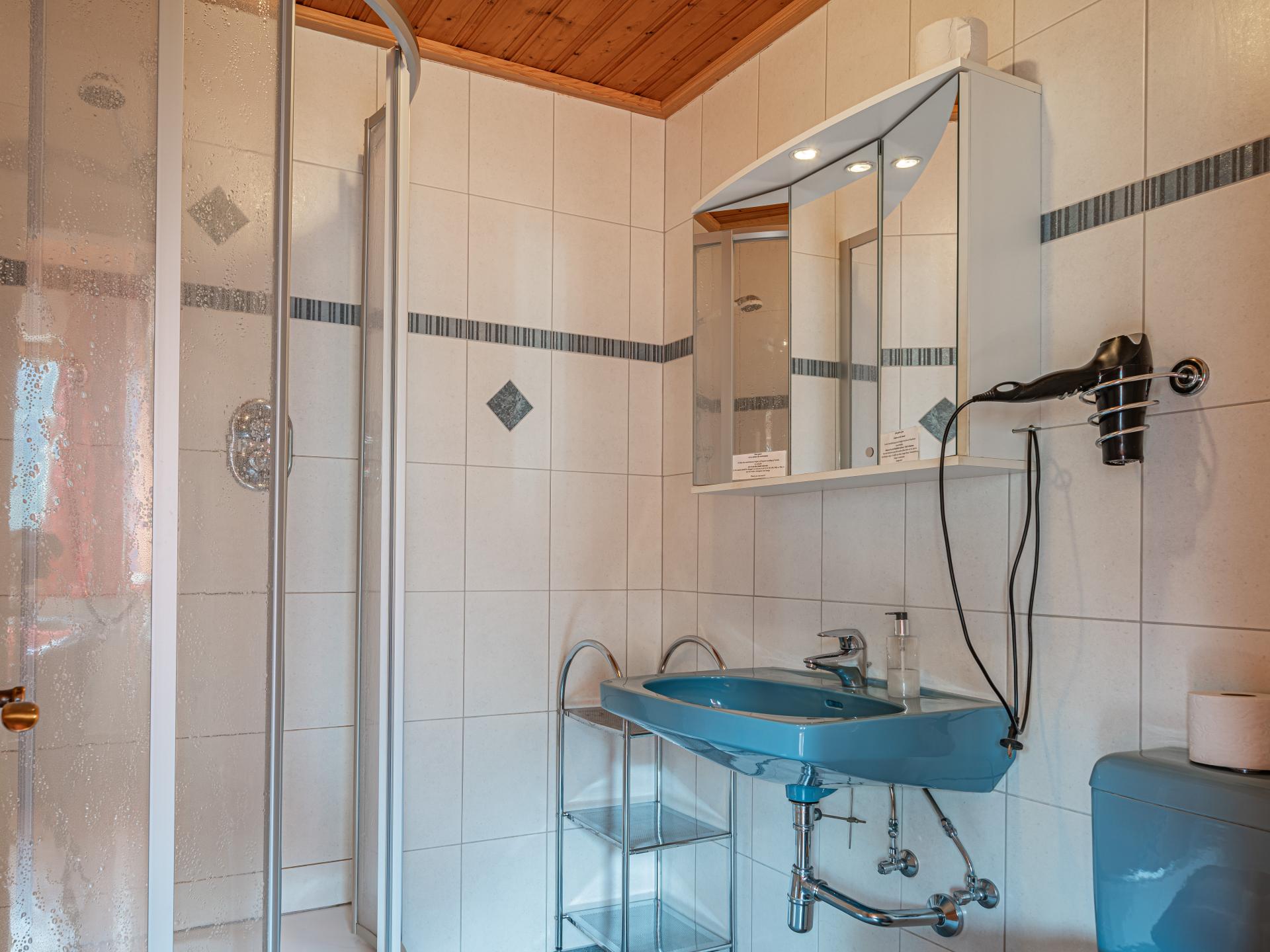 Authentiek berghuis voor 35 personen met sauna en watervalzicht in Krimml - foto 17