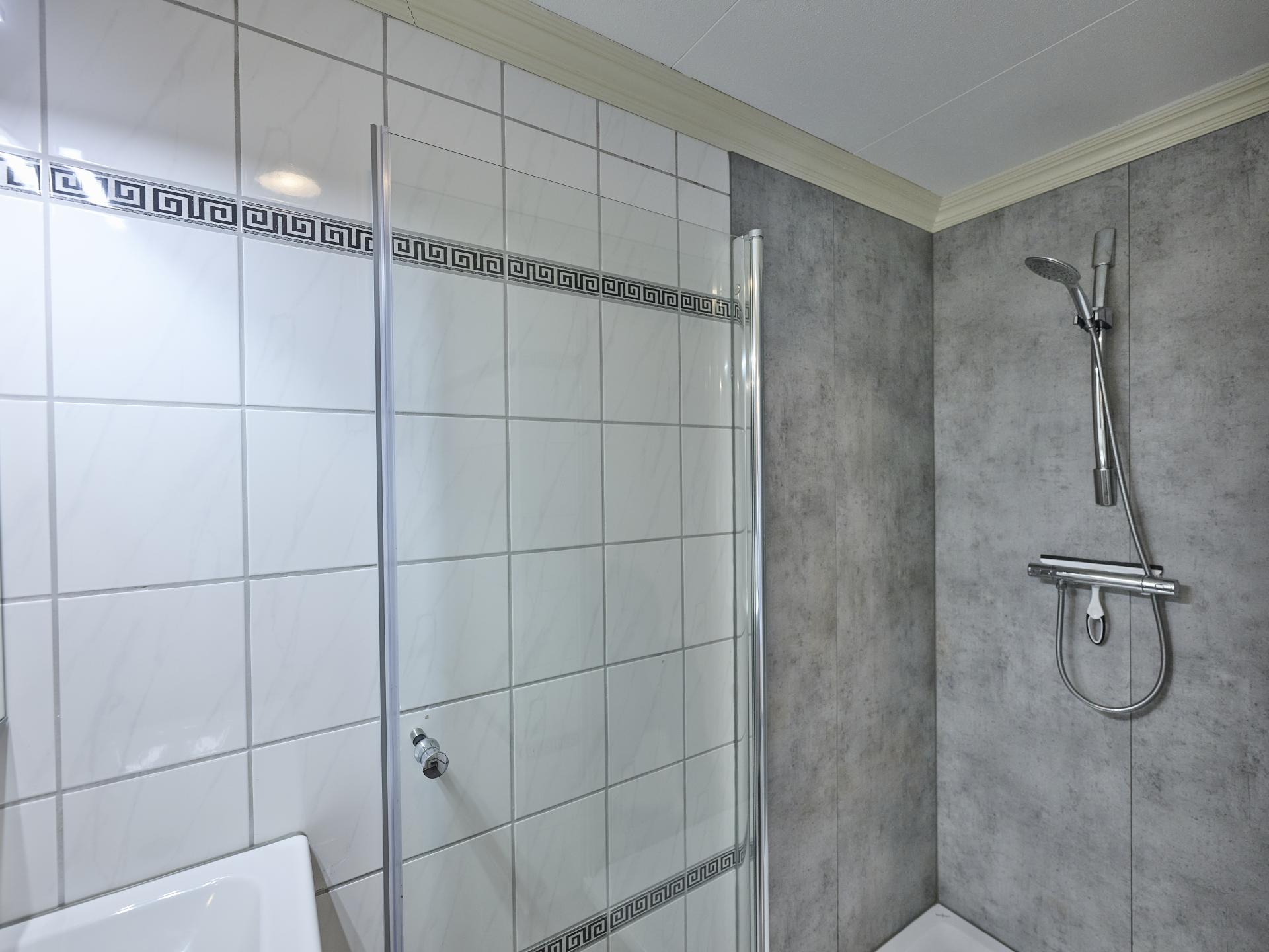 Wellness bungalow in het bos op 470m van Kaatsheuvel centrum - foto 17