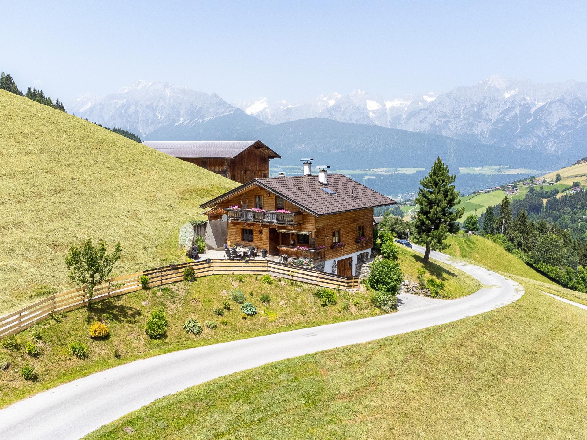Vrijstaand chalet op de Kolsassberg met uitzicht op het Karwendelgebergte - foto 1