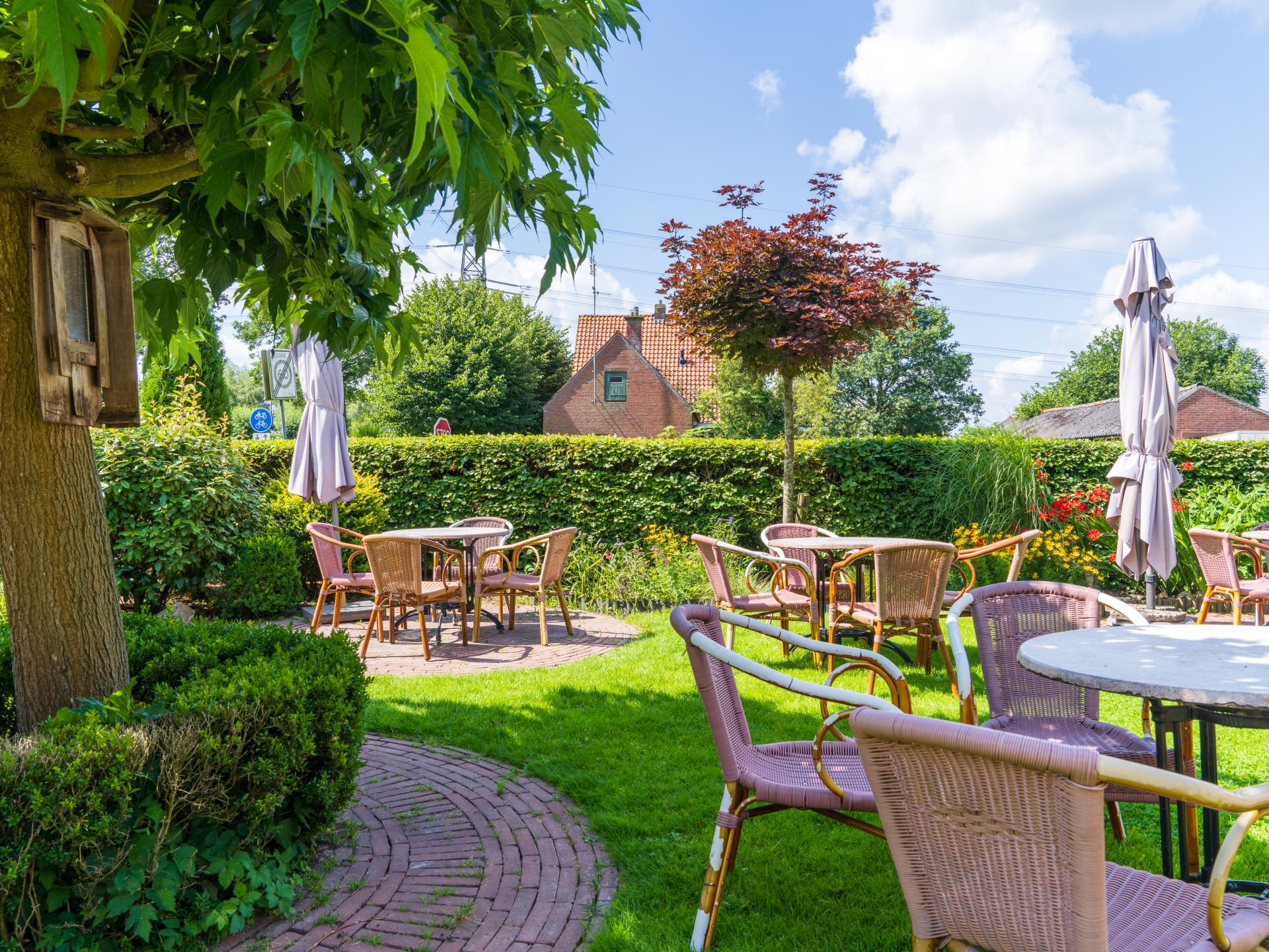 Reggezicht: nieuw vakantiehuis met enorme tuin in hartje Hellendoorn - foto 12