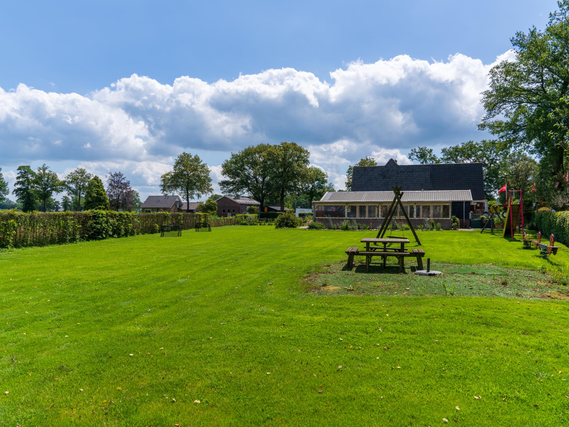 Weidezicht: Nieuw vakantiehuis met grote tuin in hartje Hellendoorn - foto 23