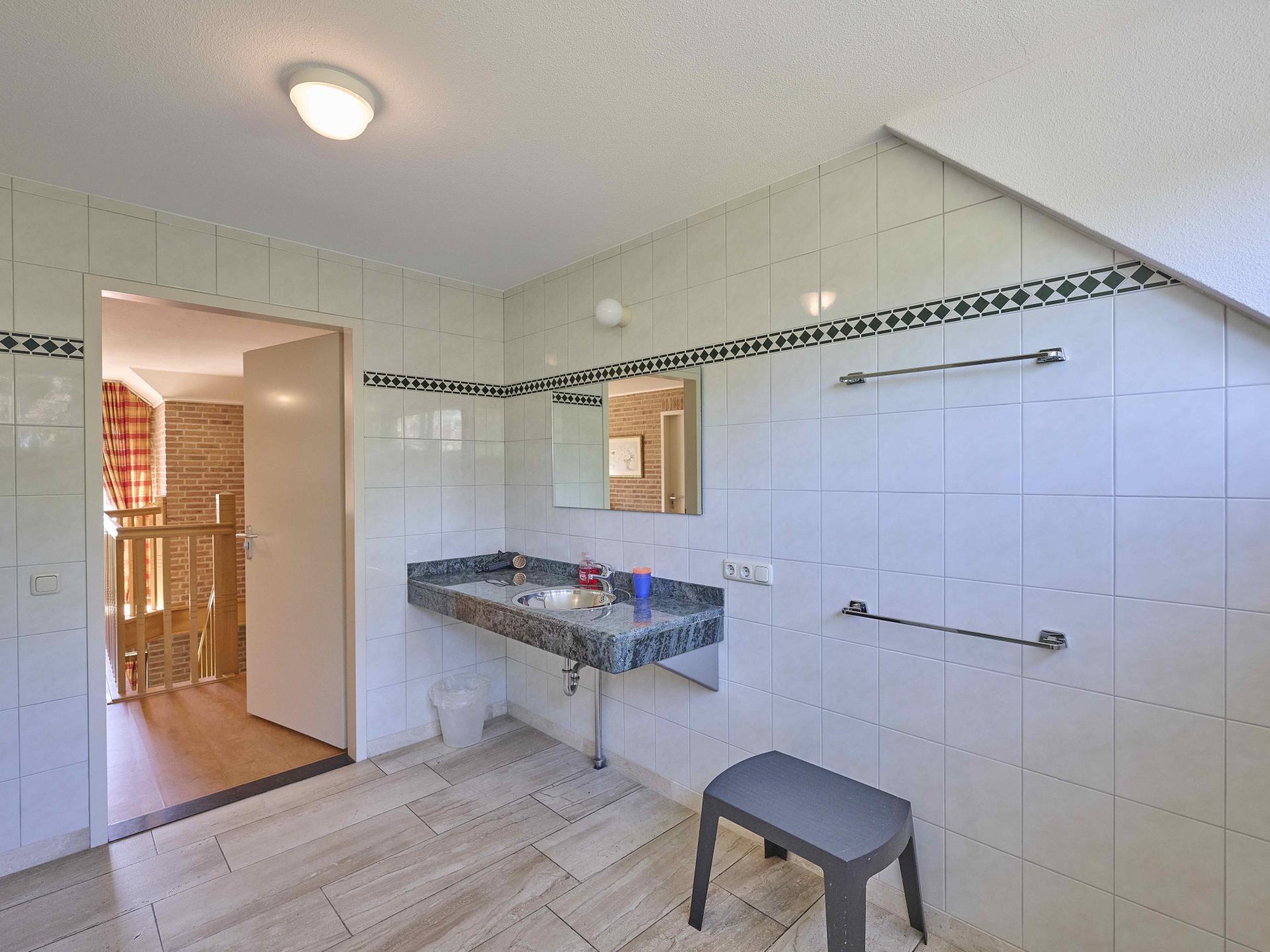 Toegankelijke designvilla in hartje Panningen, ideaal voor 6 personen - foto 25
