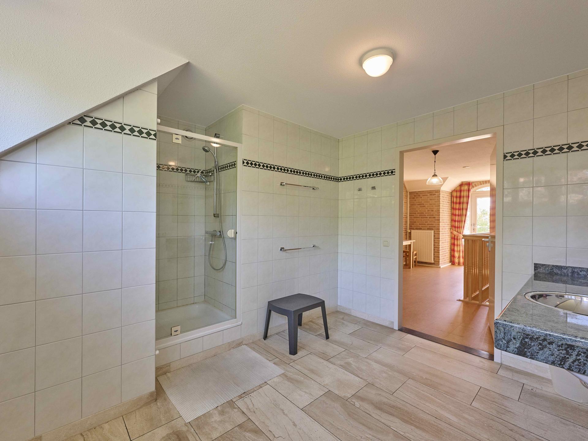 Toegankelijke designvilla in hartje Panningen, ideaal voor 6 personen - foto 46