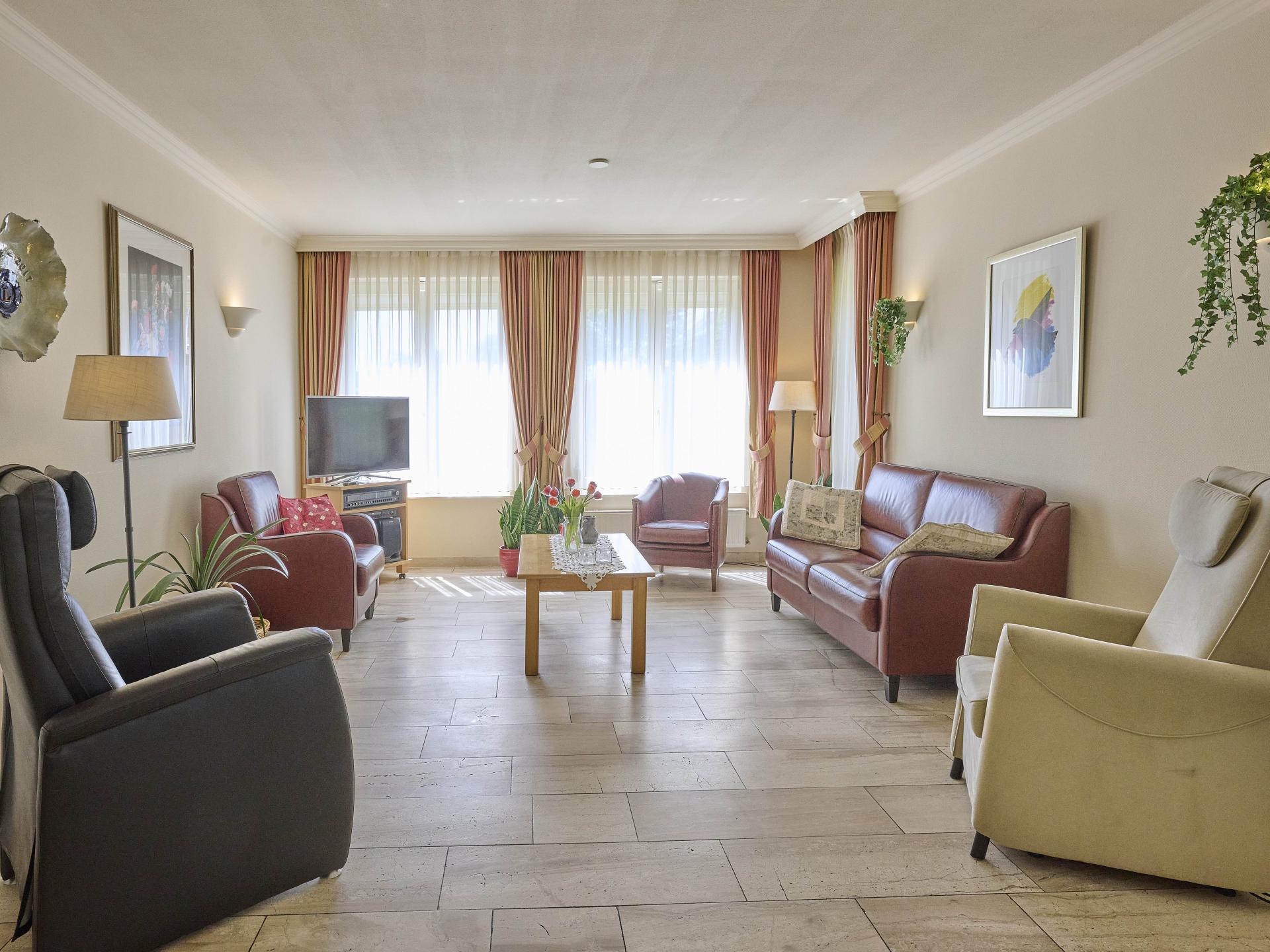 Toegankelijke designvilla in hartje Panningen, ideaal voor 6 personen - foto 3