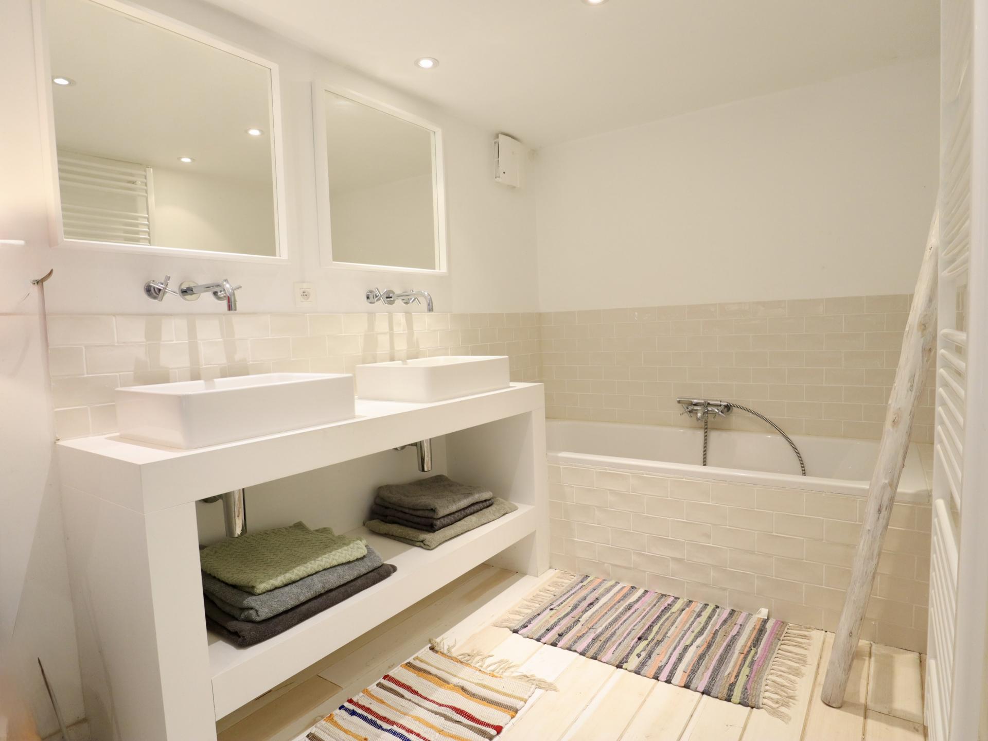 8-persoons vrijstaand chalet in het centrum van Laforêt - foto 25