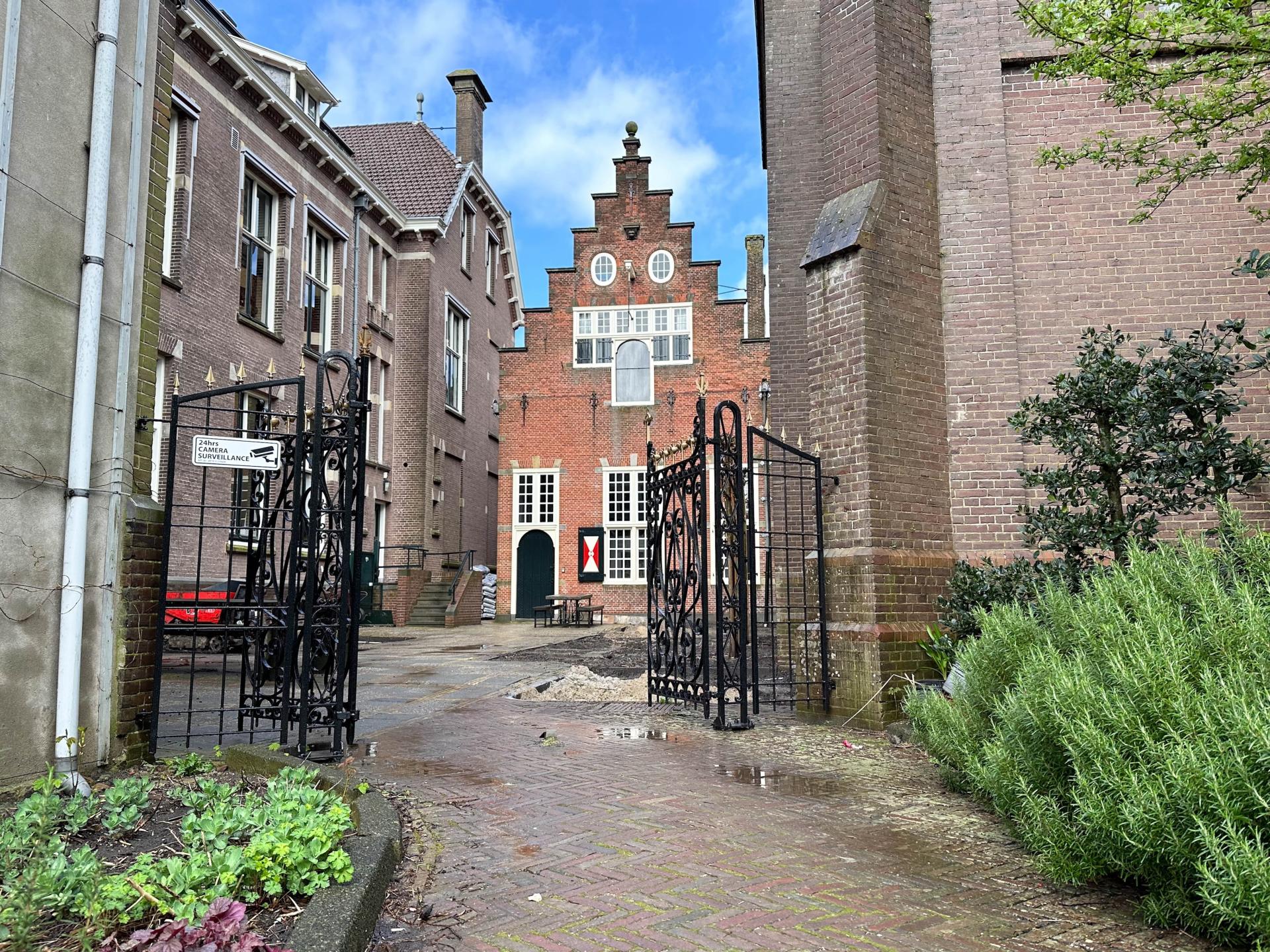 Twee historische weeshuizen voor 32 personen in hartje Enkhuizen - foto 4