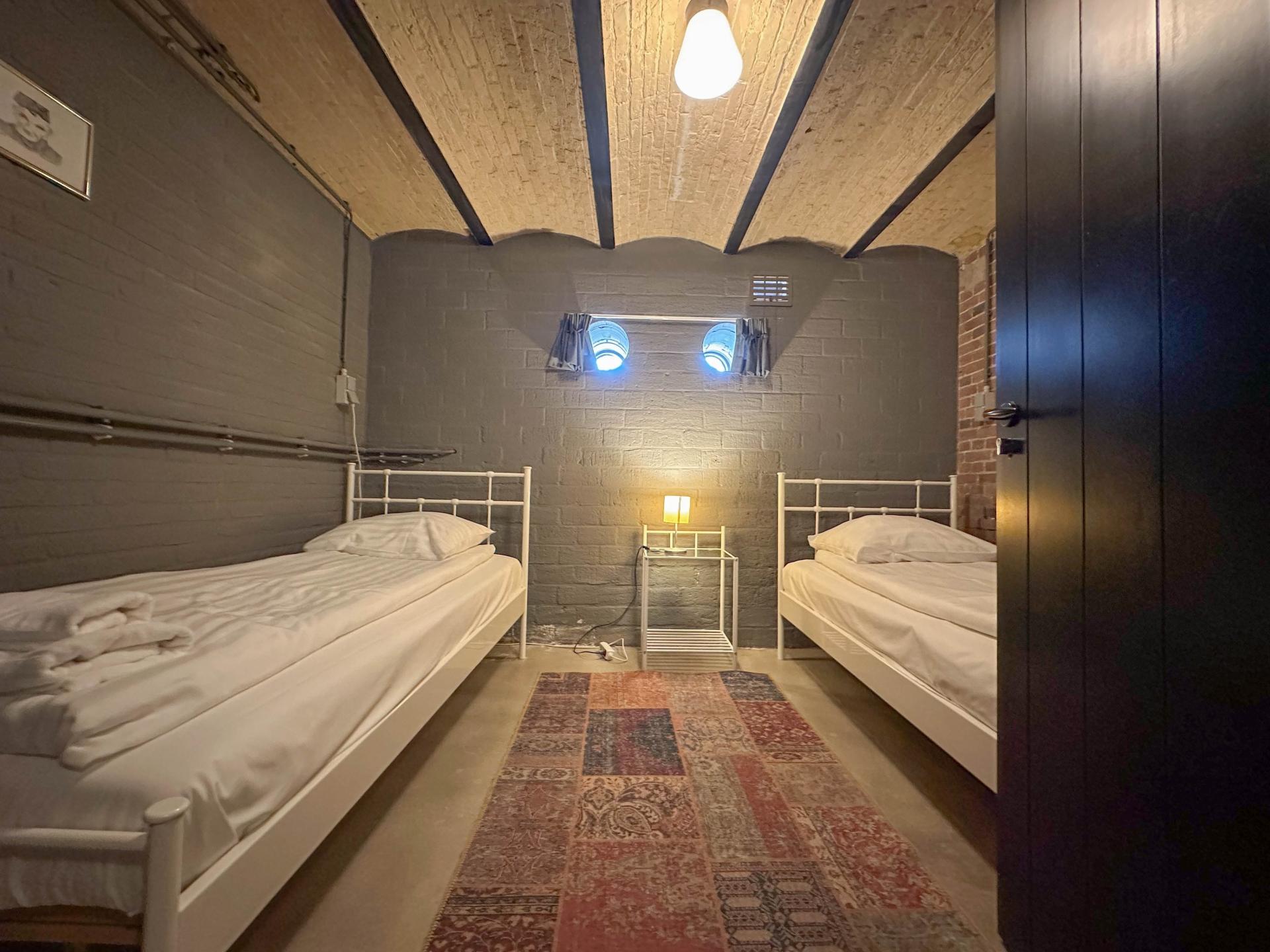 Twee historische weeshuizen voor 32 personen in hartje Enkhuizen - foto 20