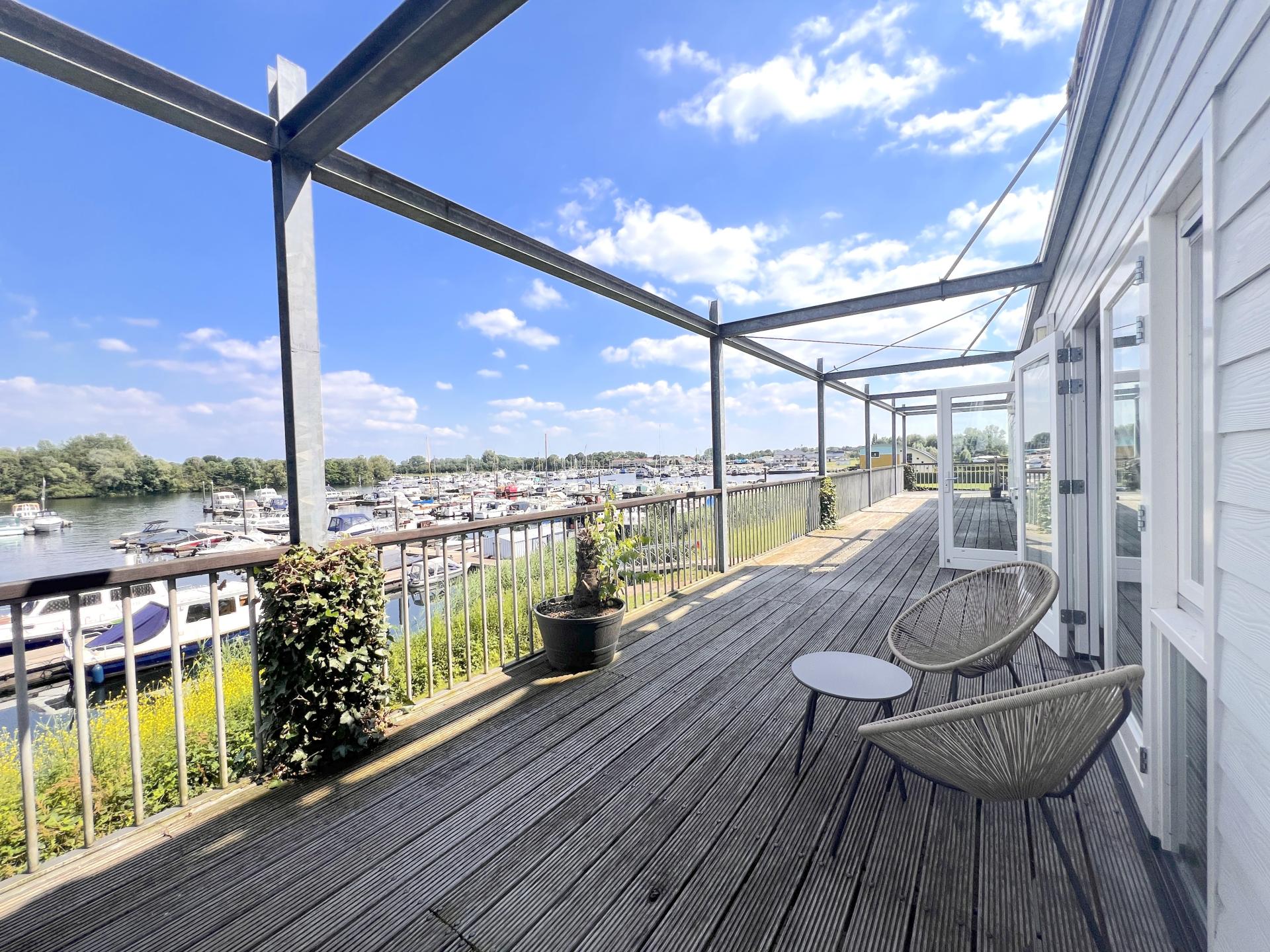 Luxe waterside appartement Maasbommel met havenzicht en terras - foto 24