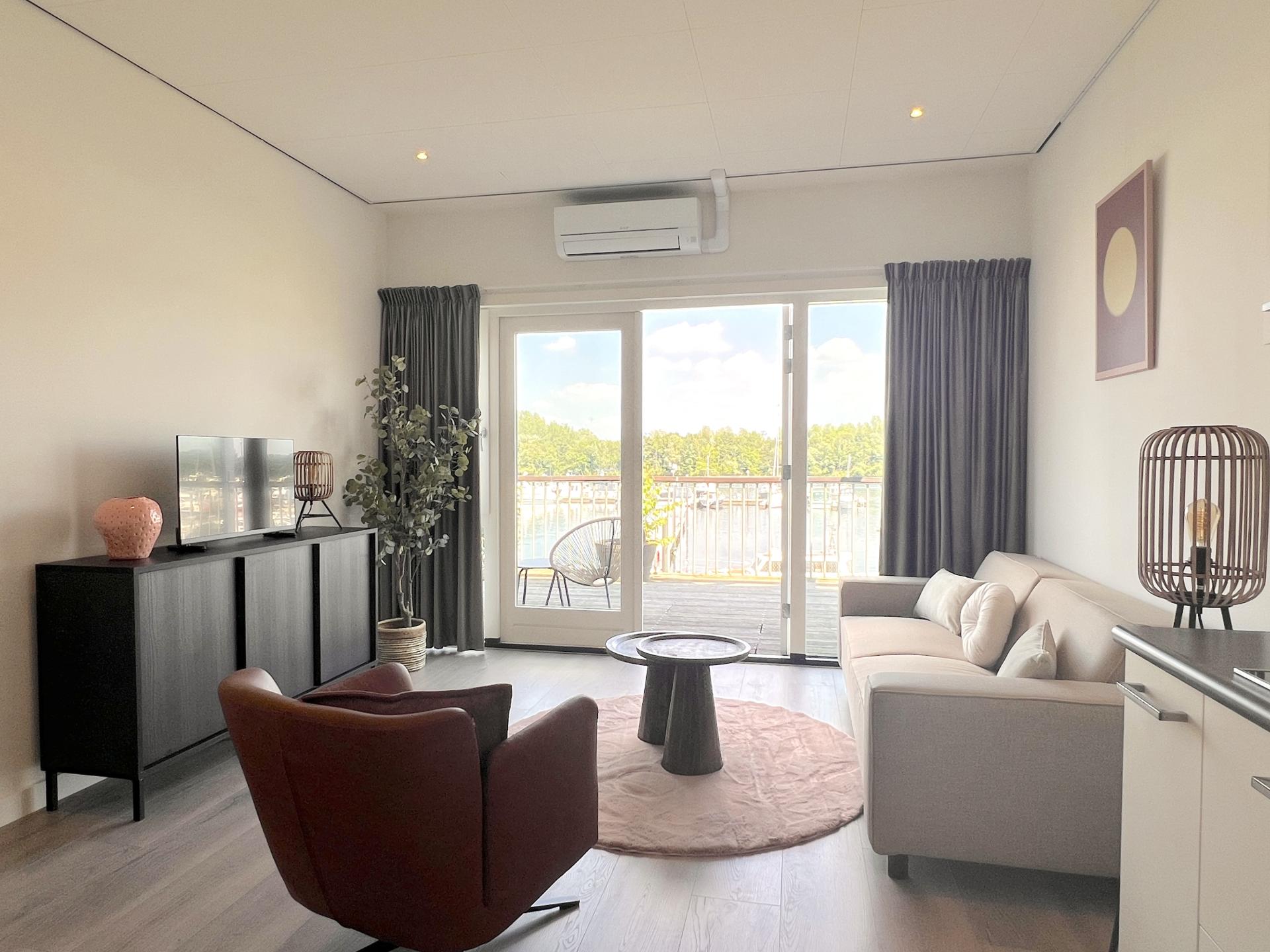 Luxe waterside appartement Maasbommel met havenzicht en terras - foto 9