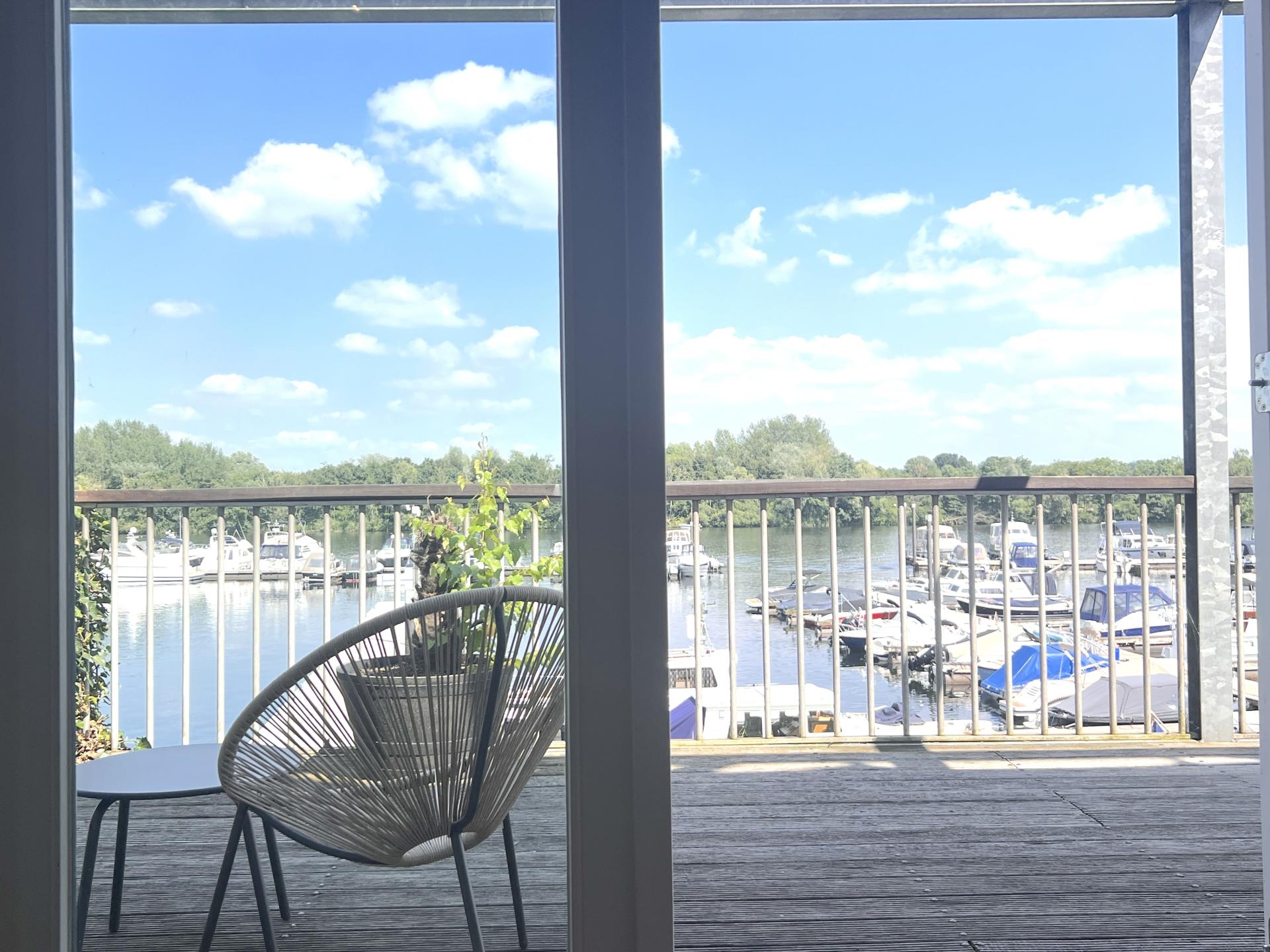 Luxe waterside appartement Maasbommel met havenzicht en terras - foto 29
