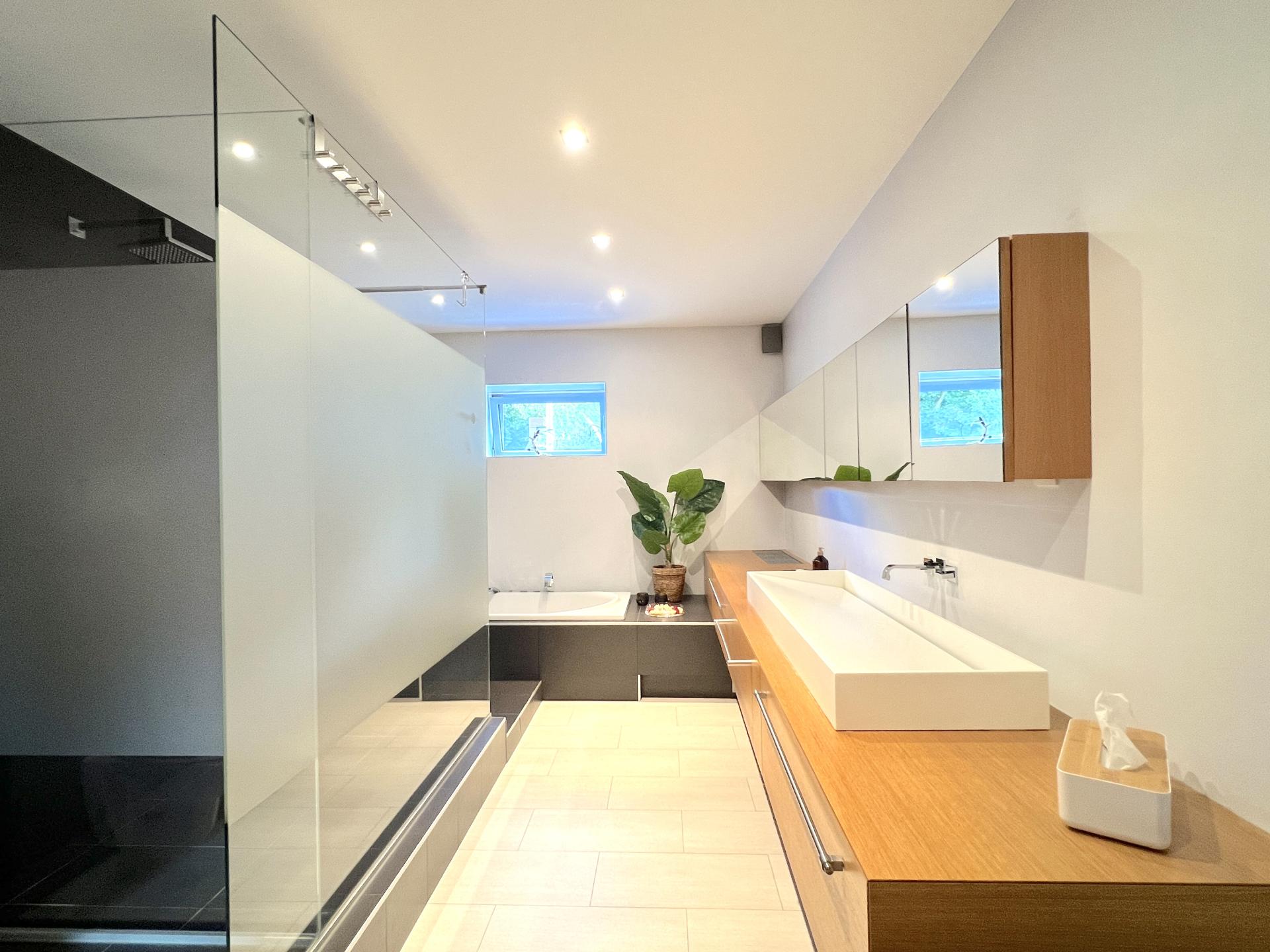 Centraal gelegen ruim appartement met tuin in Genk - foto 18