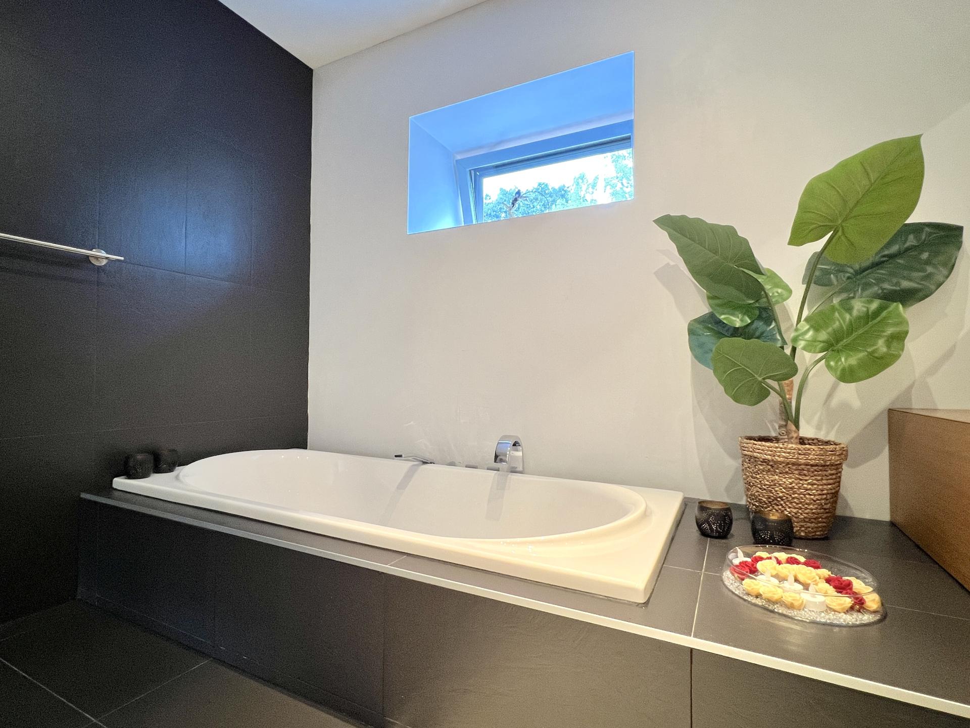 Centraal gelegen ruim appartement met tuin in Genk - foto 20