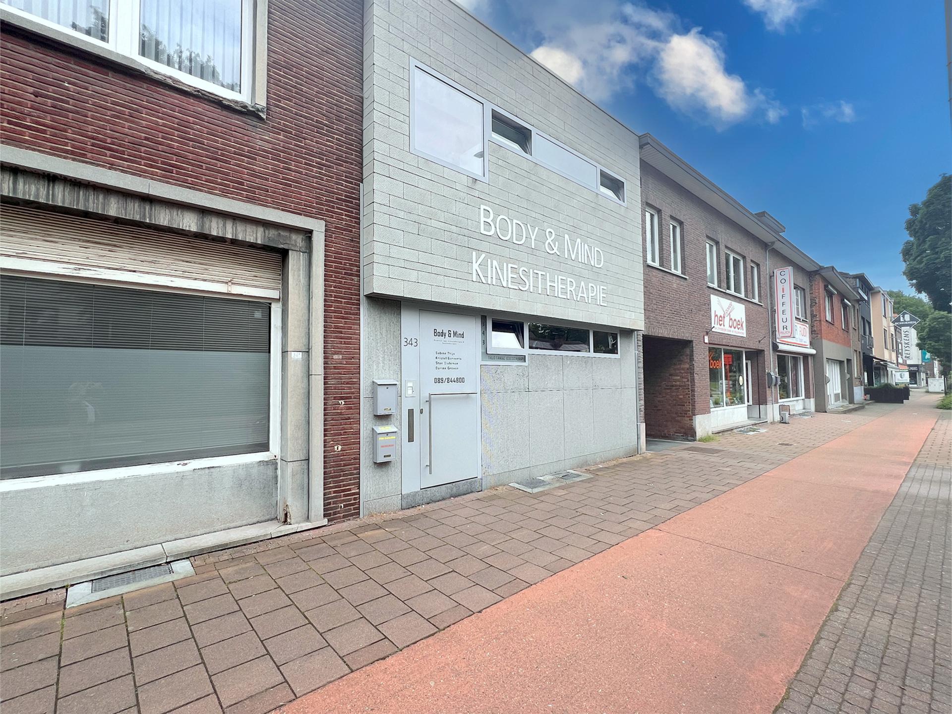 Centraal gelegen ruim appartement met tuin in Genk - foto 23