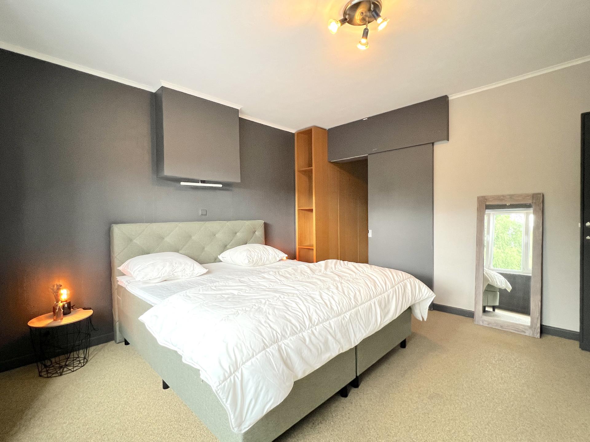 Centraal gelegen ruim appartement met tuin in Genk - foto 17