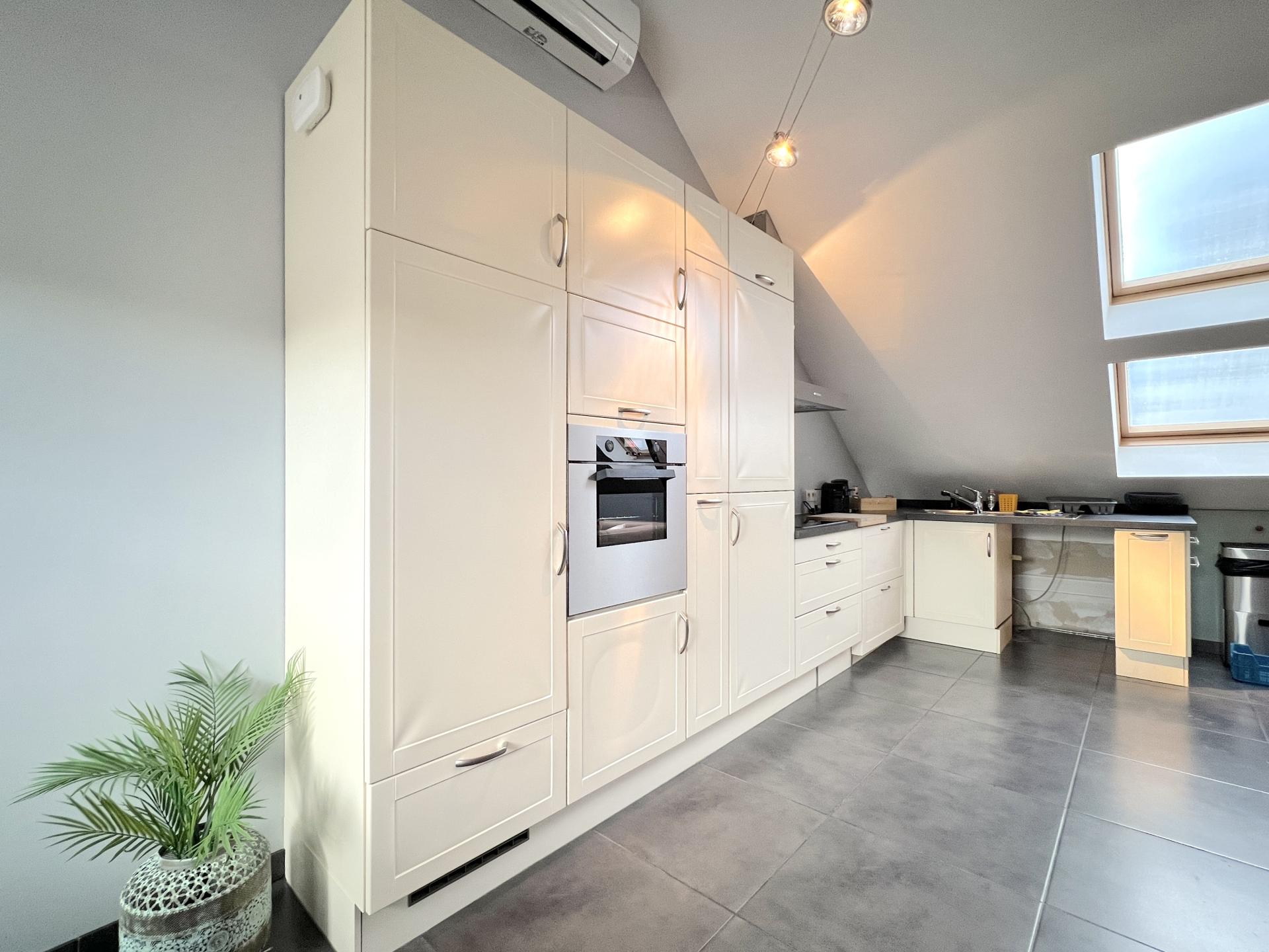 Centraal gelegen ruim appartement met tuin in Genk - foto 3