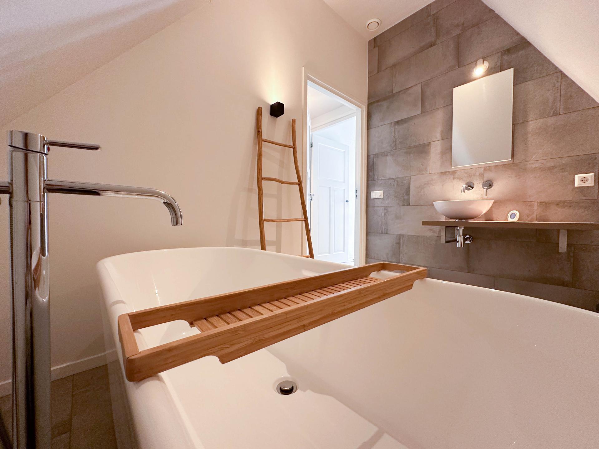 Vrijstaande villa met hottub en panoramisch uitzicht over natuurgebied - foto 24