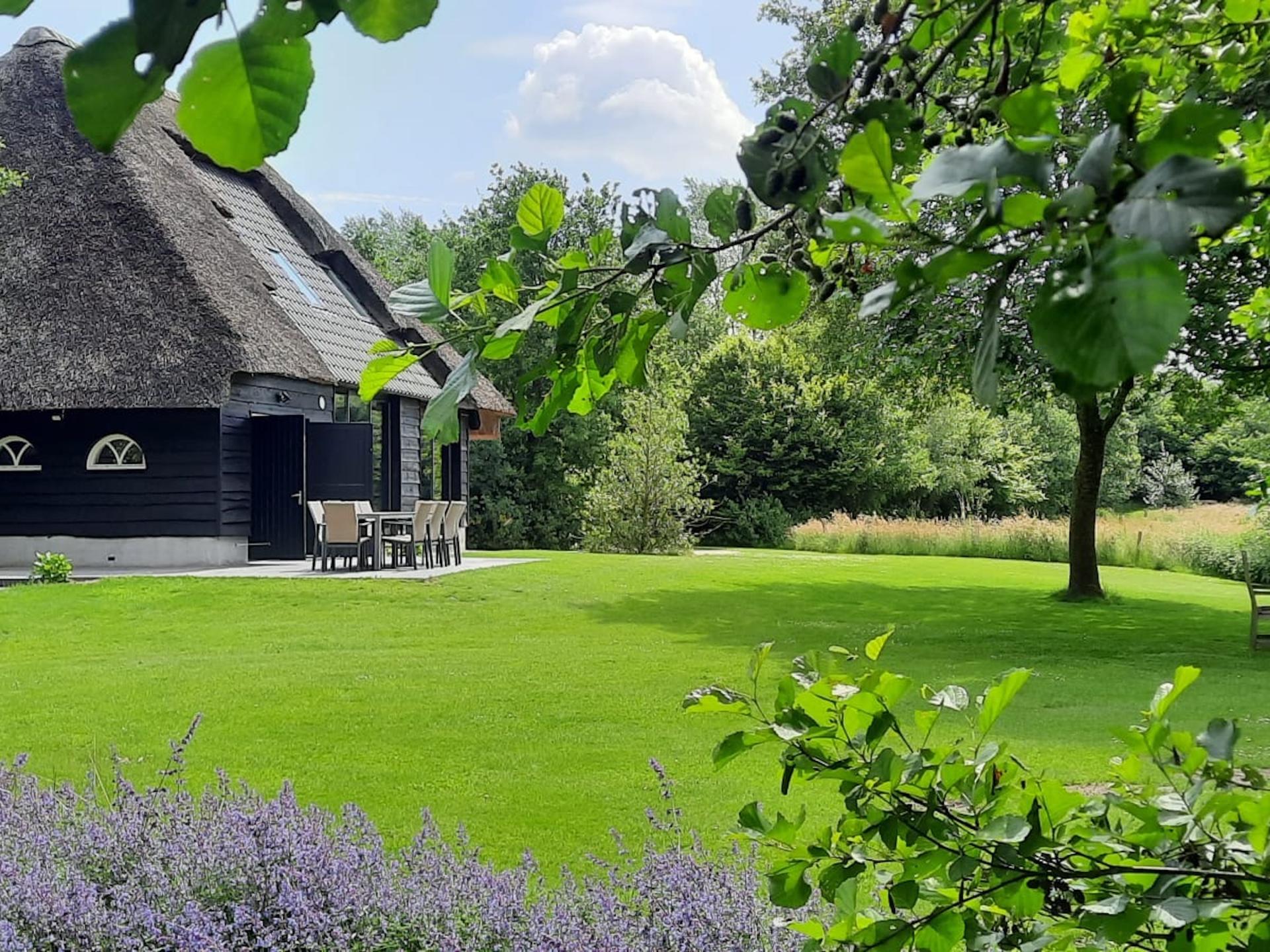 Vrijstaande villa met hottub en panoramisch uitzicht over natuurgebied - foto 32