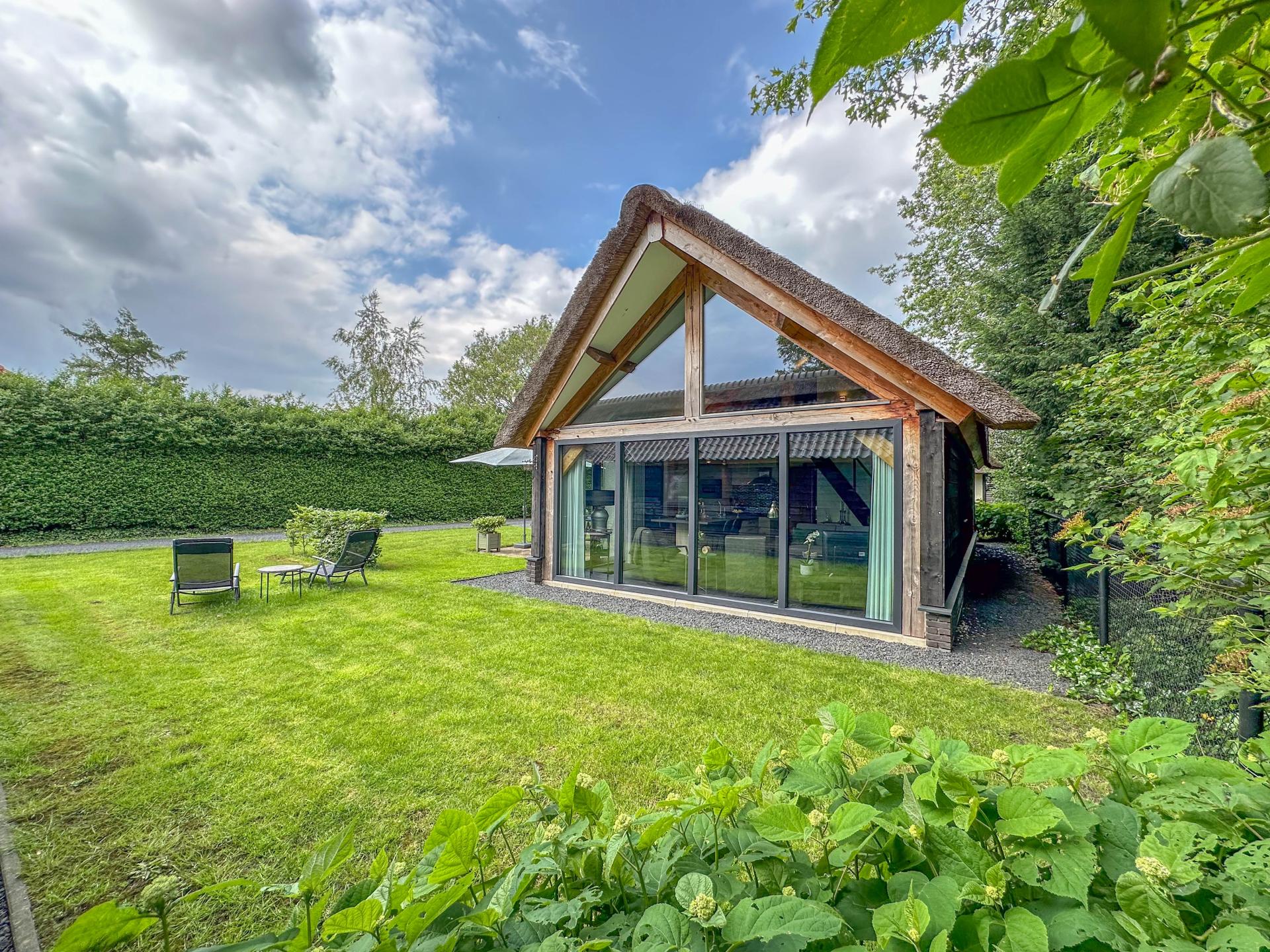 Landelijke rietgedekte villa in het Brabantse buitengebied van Alphen - foto 2