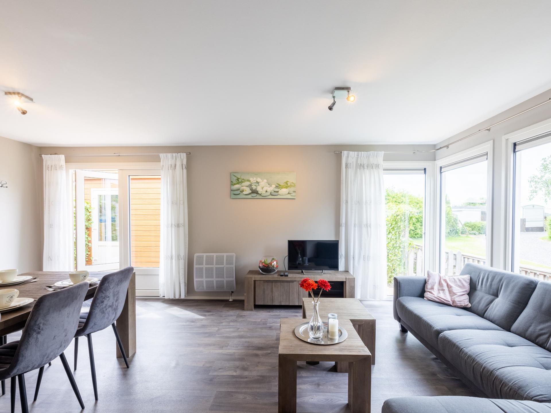 Landelijk chalet aan het water met eigen sloep in hartje Friesland - foto 3