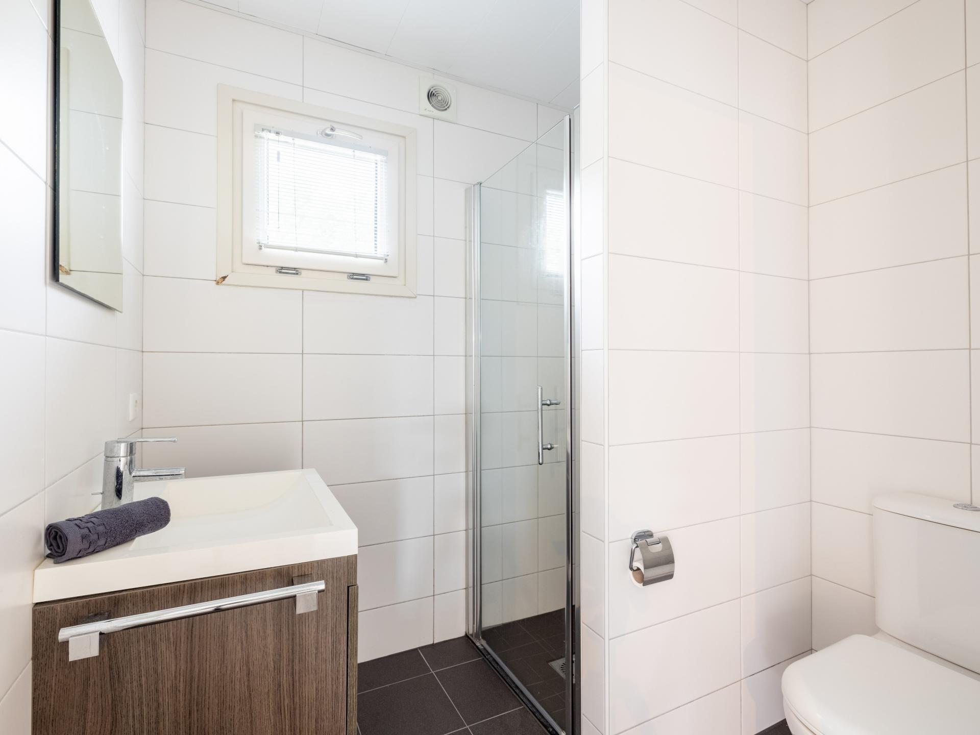 Landelijk chalet aan het water met eigen sloep in hartje Friesland - foto 7