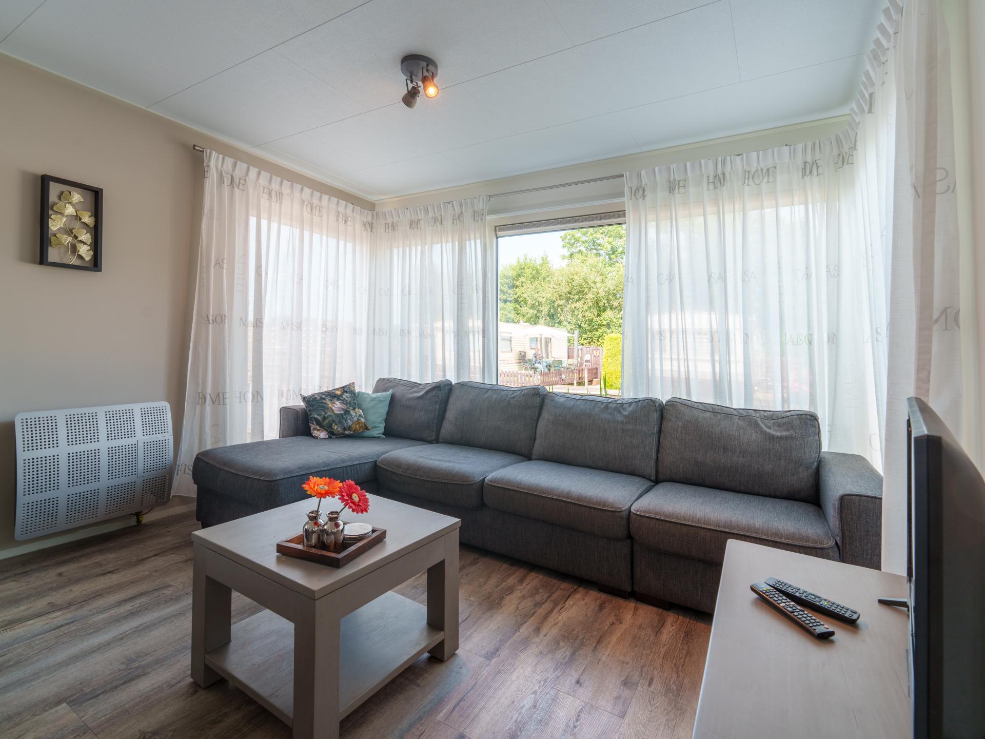 Luxe chalet aan het water met eigen sloep in hartje Friesland - foto 4