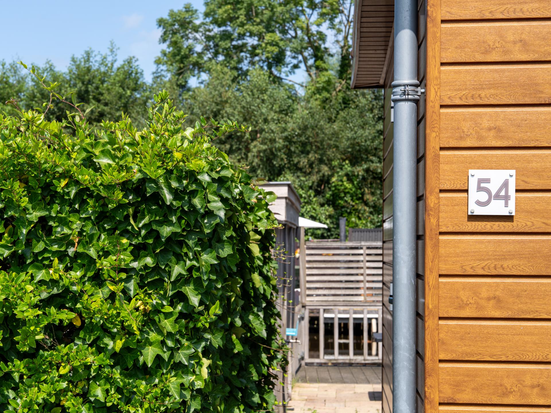 Luxe chalet aan het water met eigen sloep in hartje Friesland - foto 18