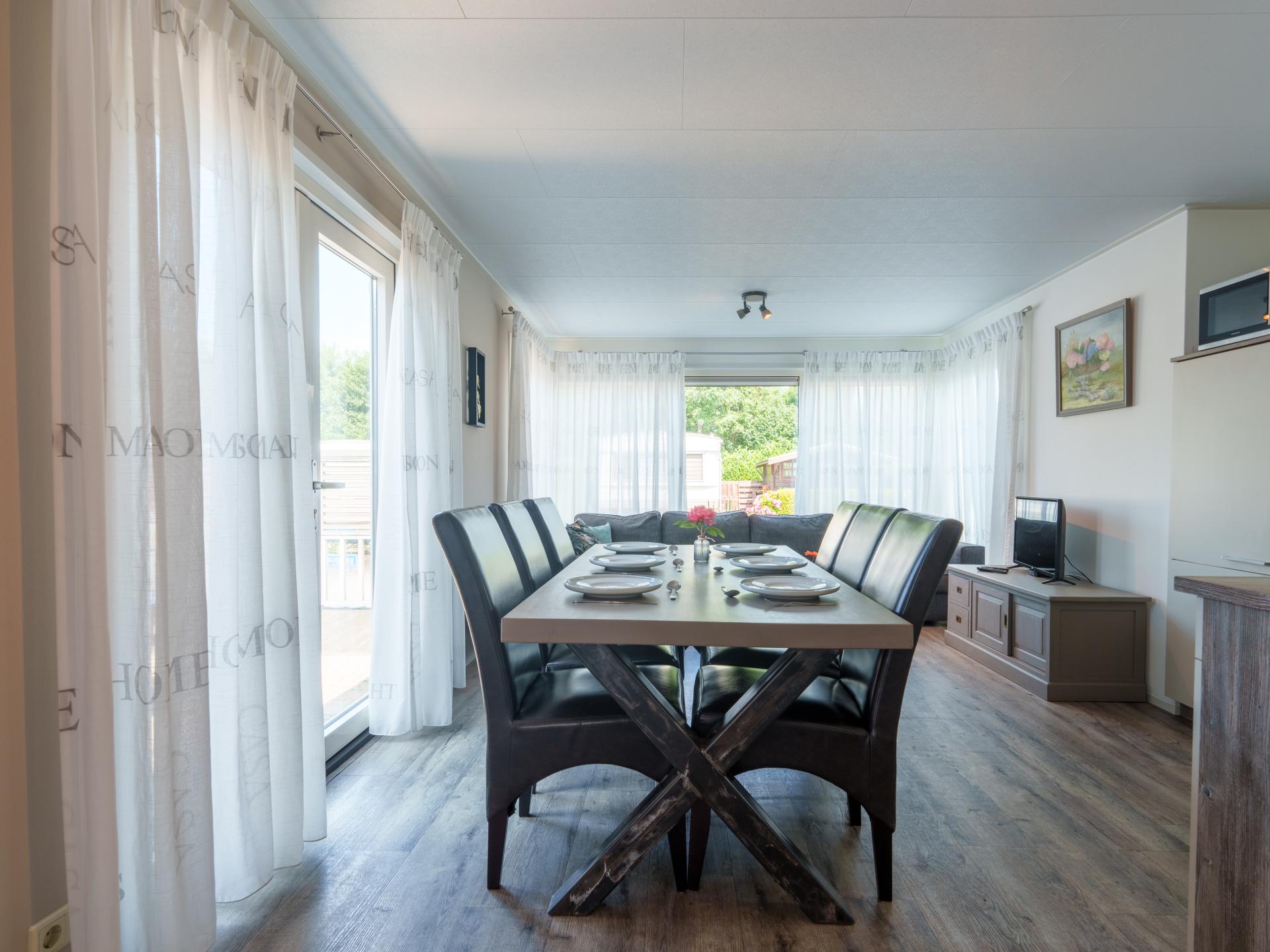 Luxe chalet aan het water met eigen sloep in hartje Friesland - foto 13