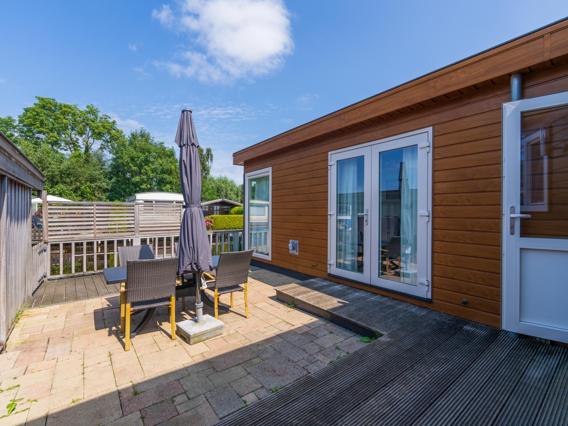 Luxe chalet aan het water met eigen sloep in hartje Friesland - foto 14