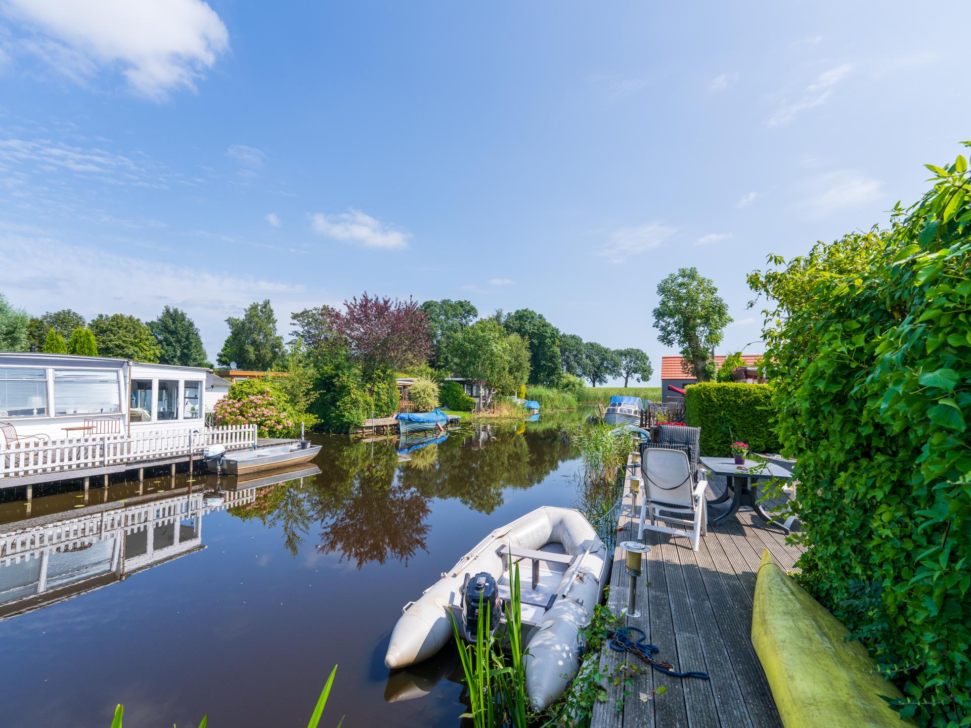 Luxe chalet aan het water met eigen sloep in hartje Friesland - foto 20
