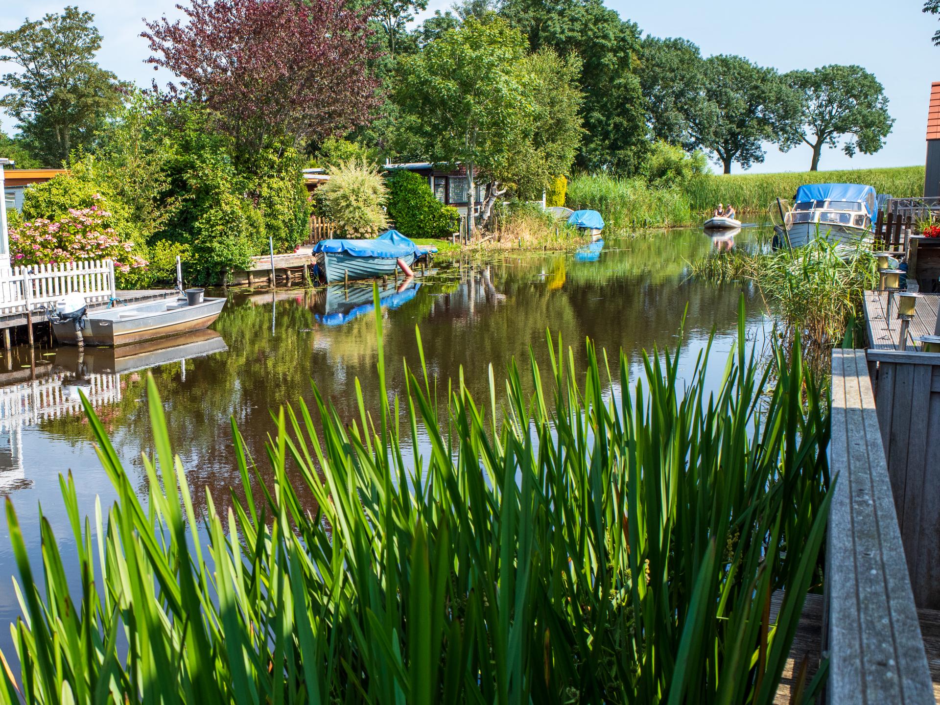 Luxe chalet aan het water met eigen sloep in hartje Friesland - foto 29