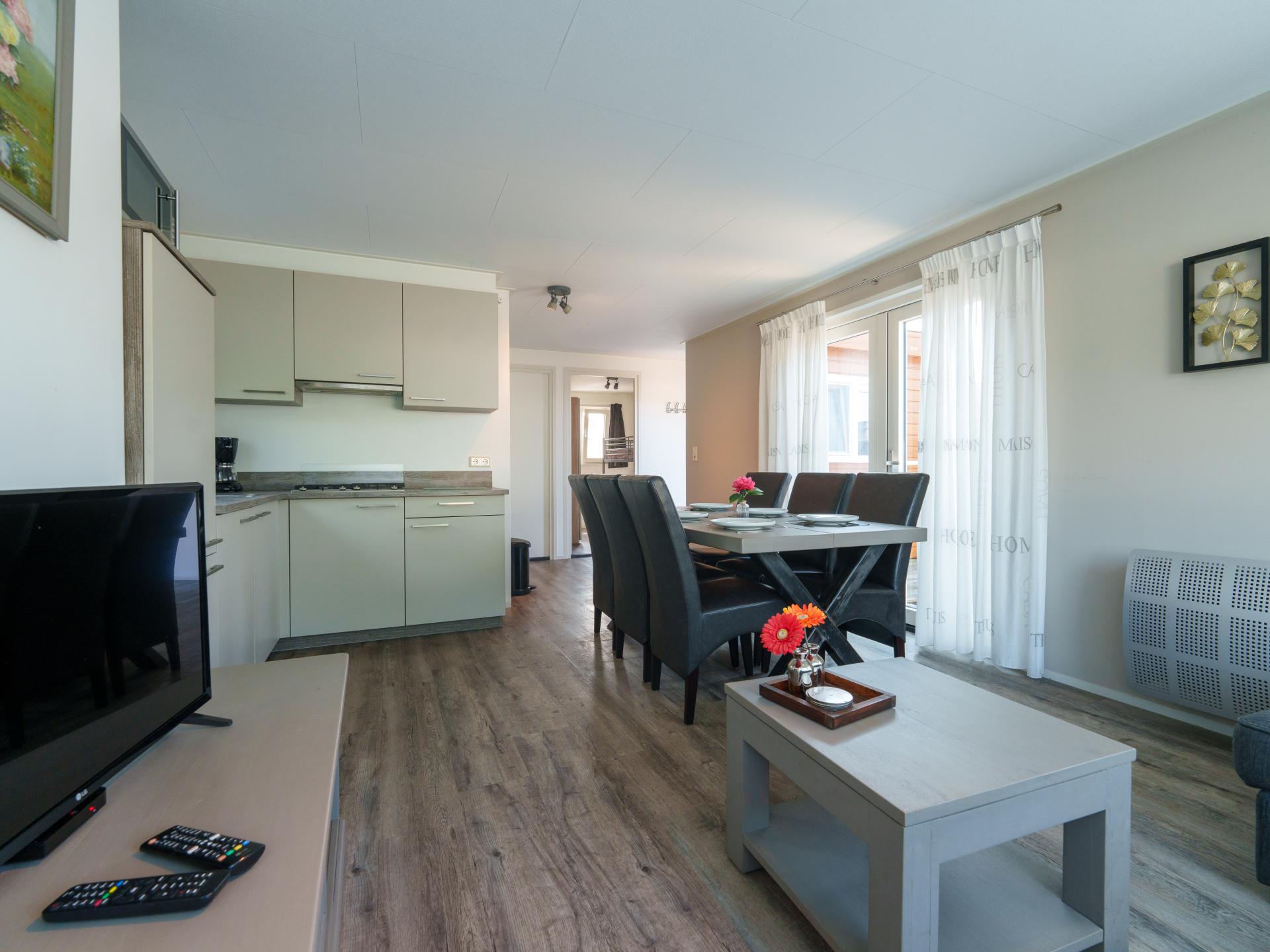 Luxe chalet aan het water met eigen sloep in hartje Friesland - foto 12