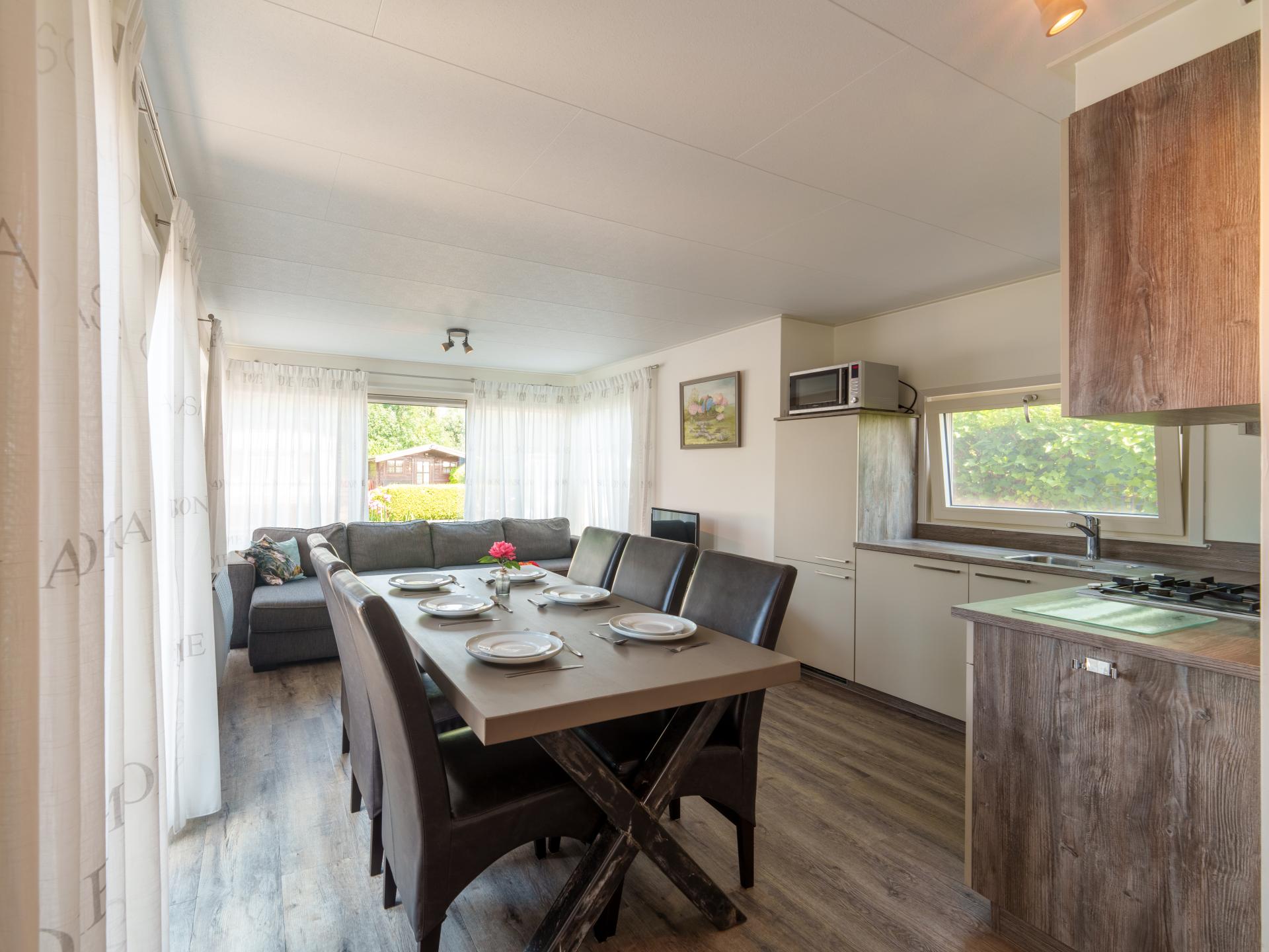 Luxe chalet aan het water met eigen sloep in hartje Friesland - foto 3