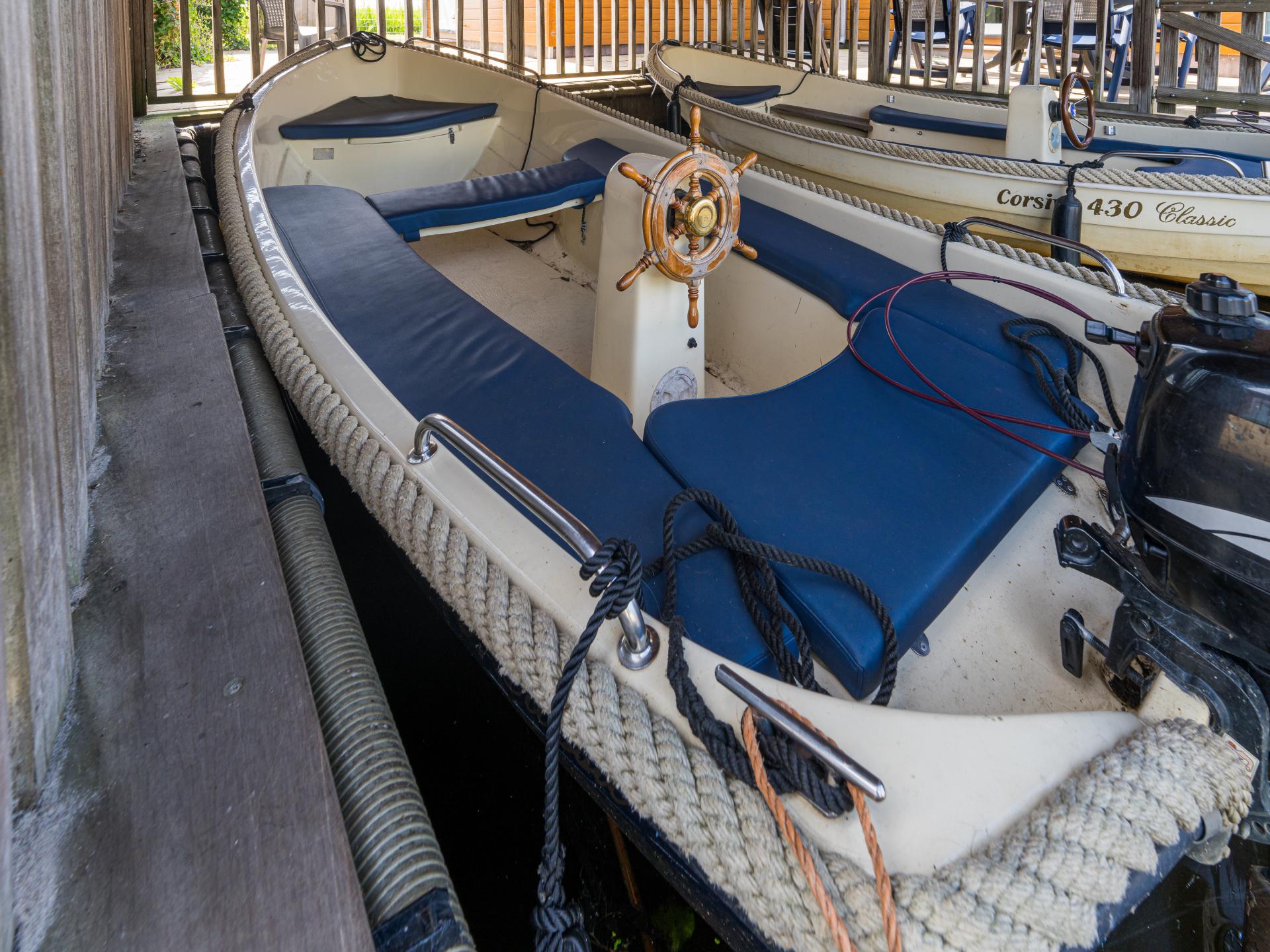 Luxe chalet aan het water met eigen sloep in hartje Friesland - foto 22