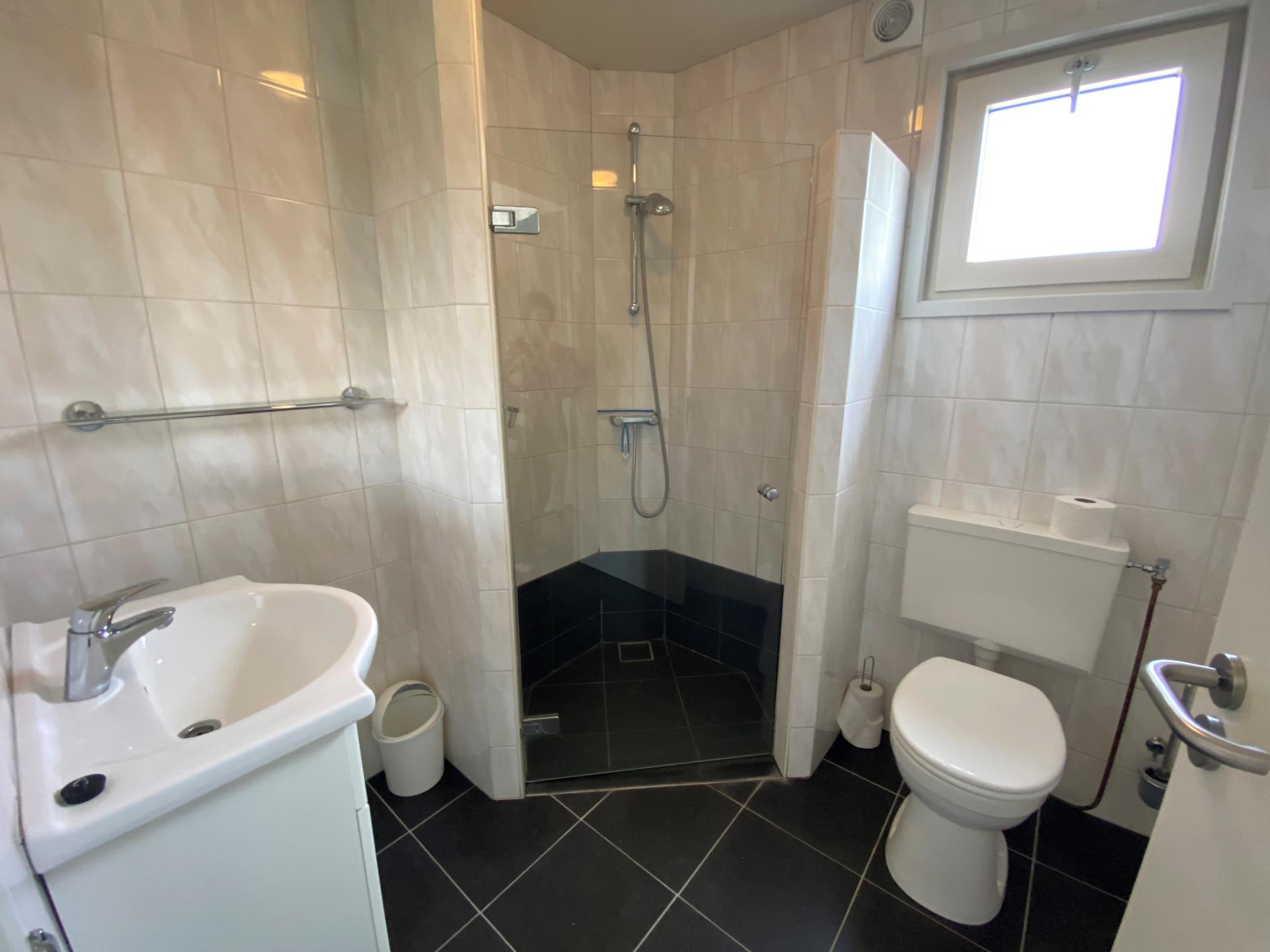 Luxe chalet aan het water met eigen sloep in hartje Friesland - foto 8