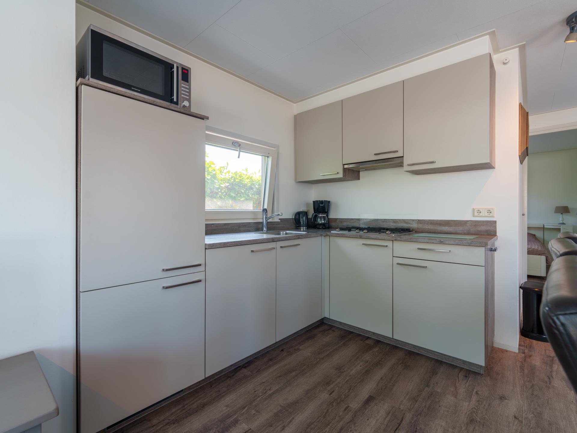 Luxe chalet aan het water met eigen sloep in hartje Friesland - foto 10