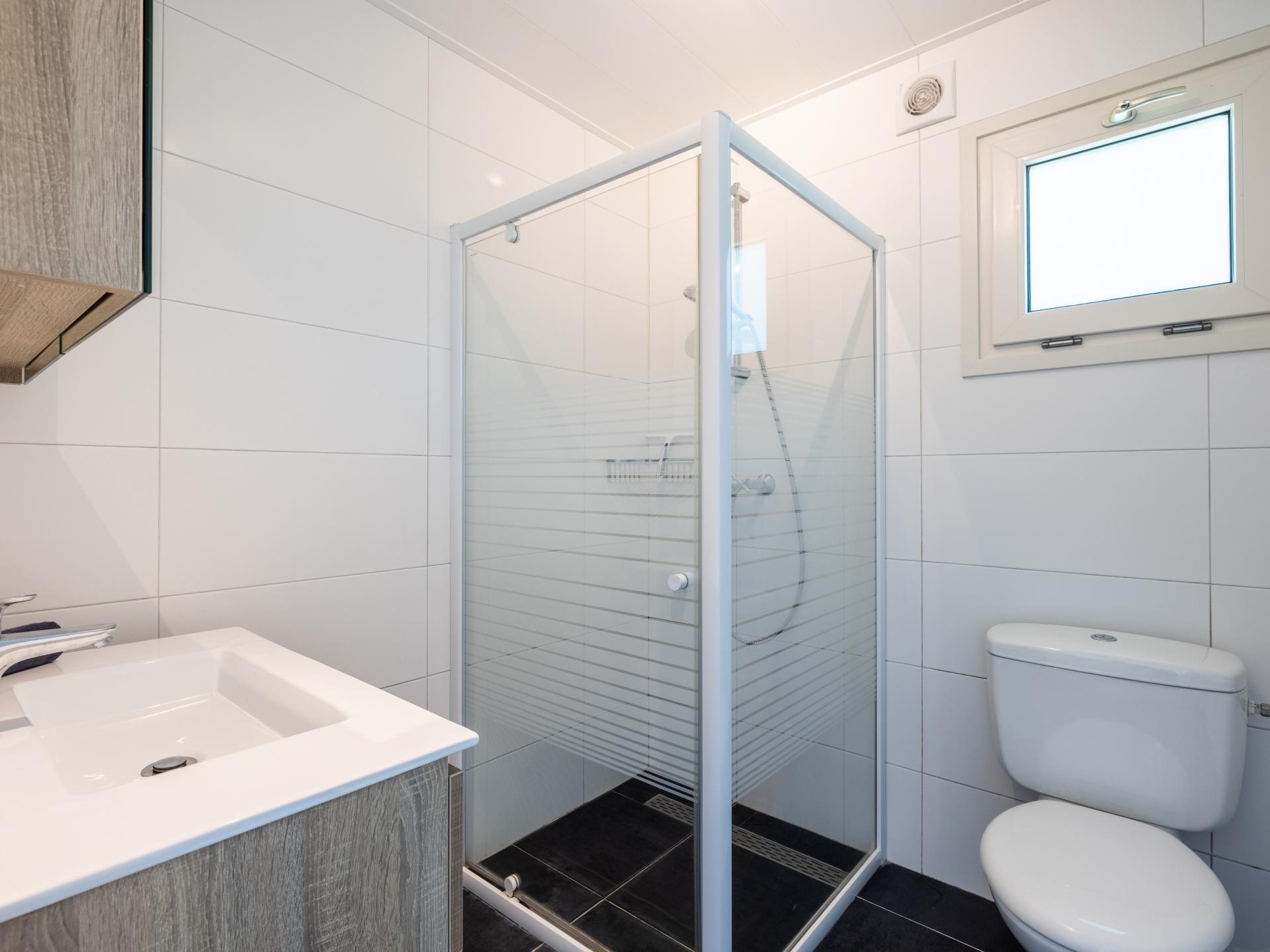 Luxe waterchalet met sloep in hartje Friese Meren – 8 personen - foto 10