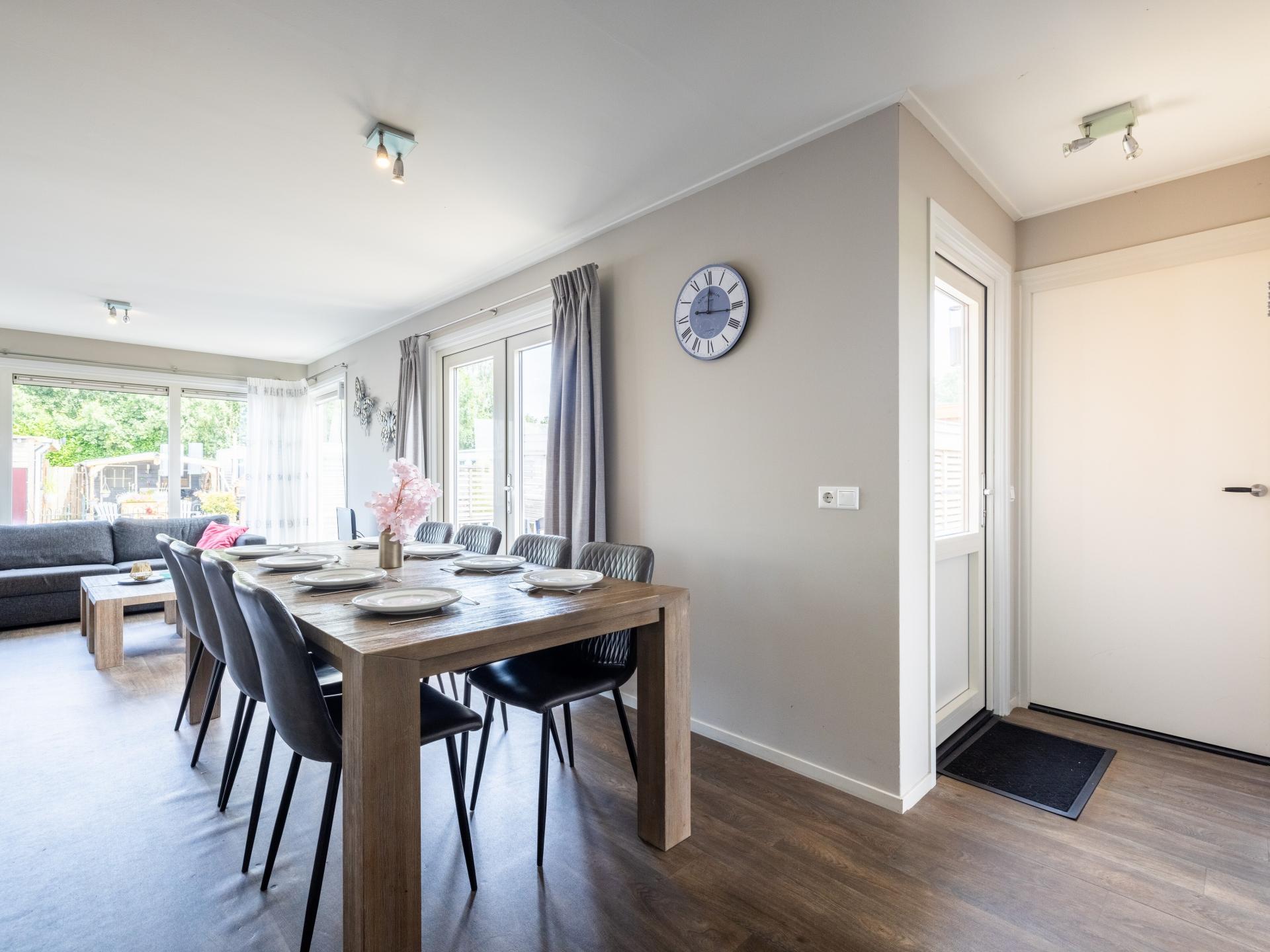 Sfeervol waterchalet met eigen sloep op rustig park in hartje Friese Meren - foto 18